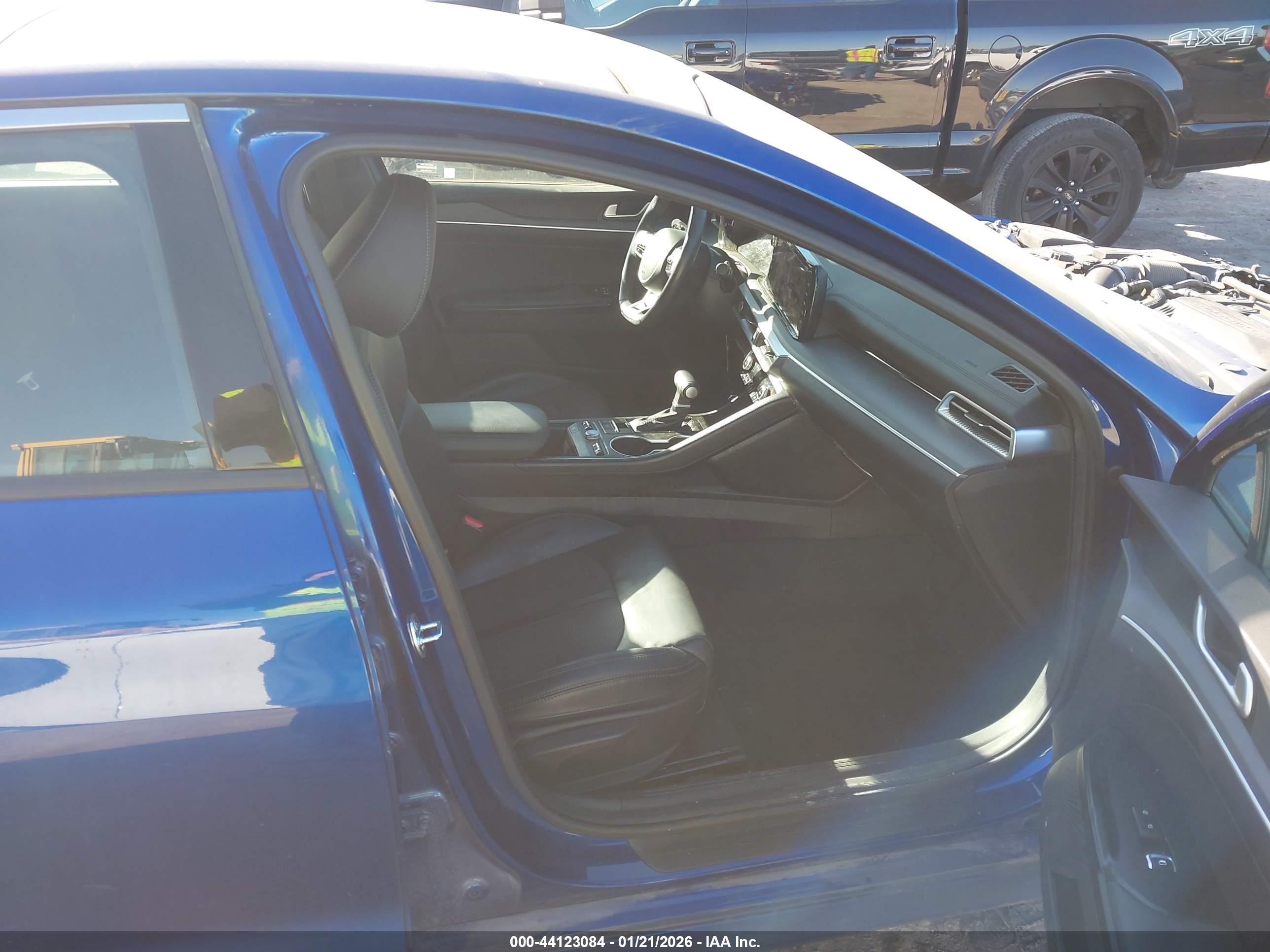 KIA K5 image 5