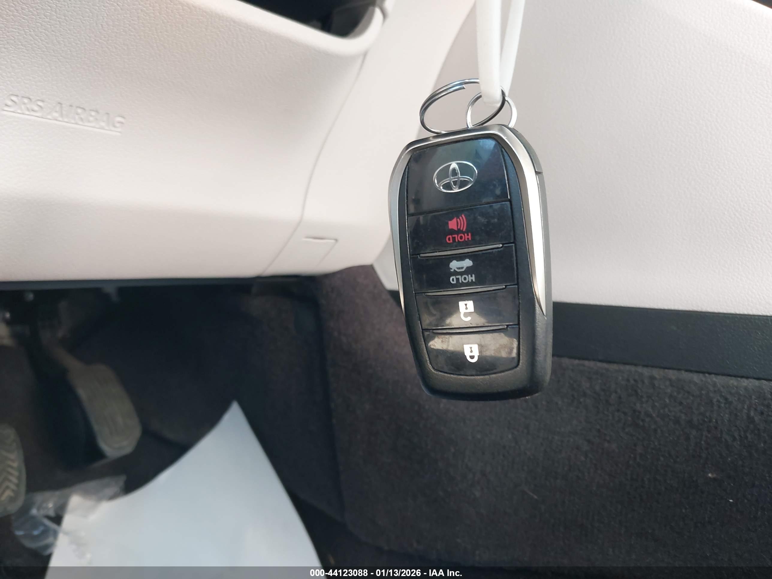 TOYOTA MIRAI image 11