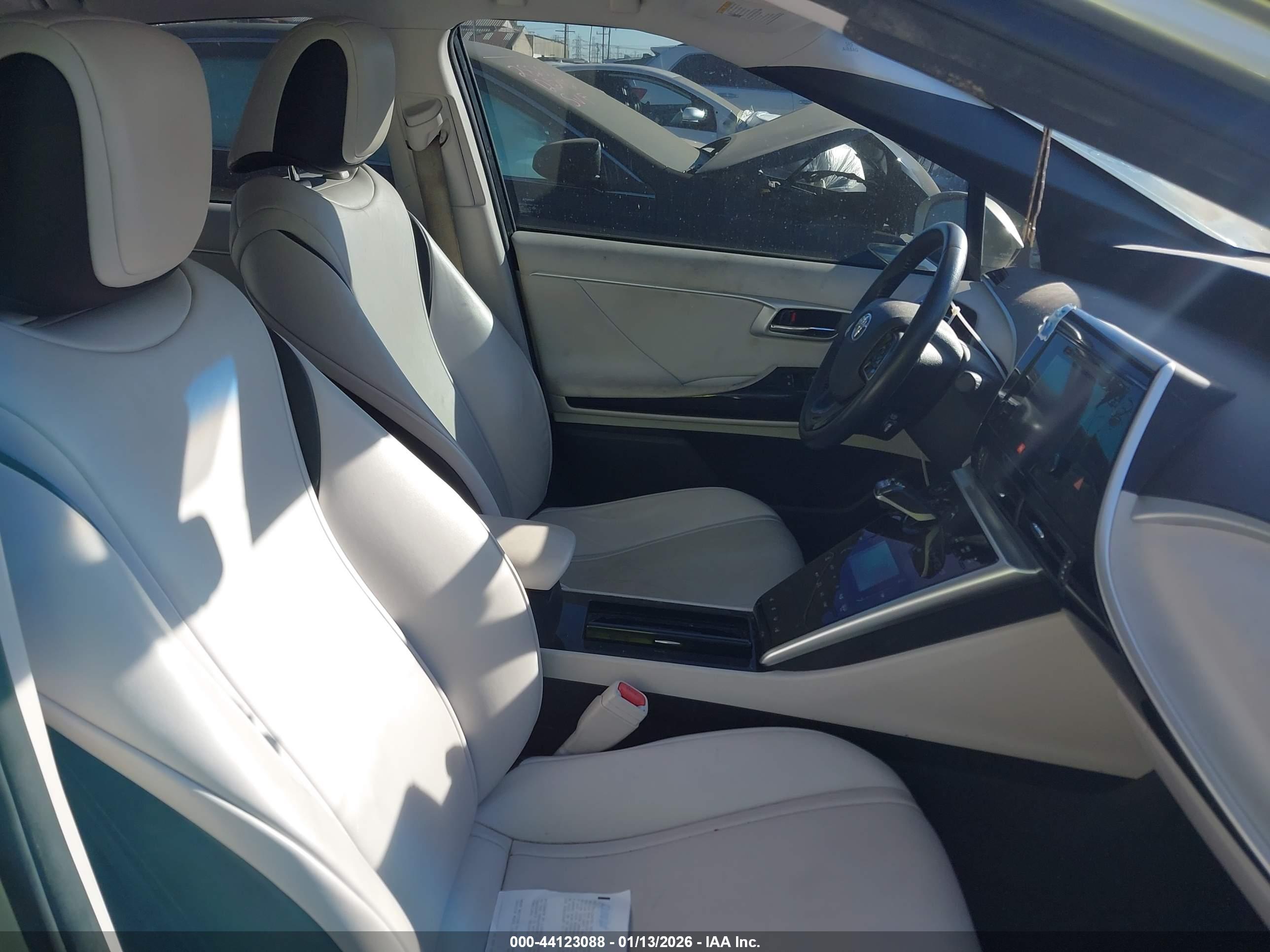TOYOTA MIRAI image 5