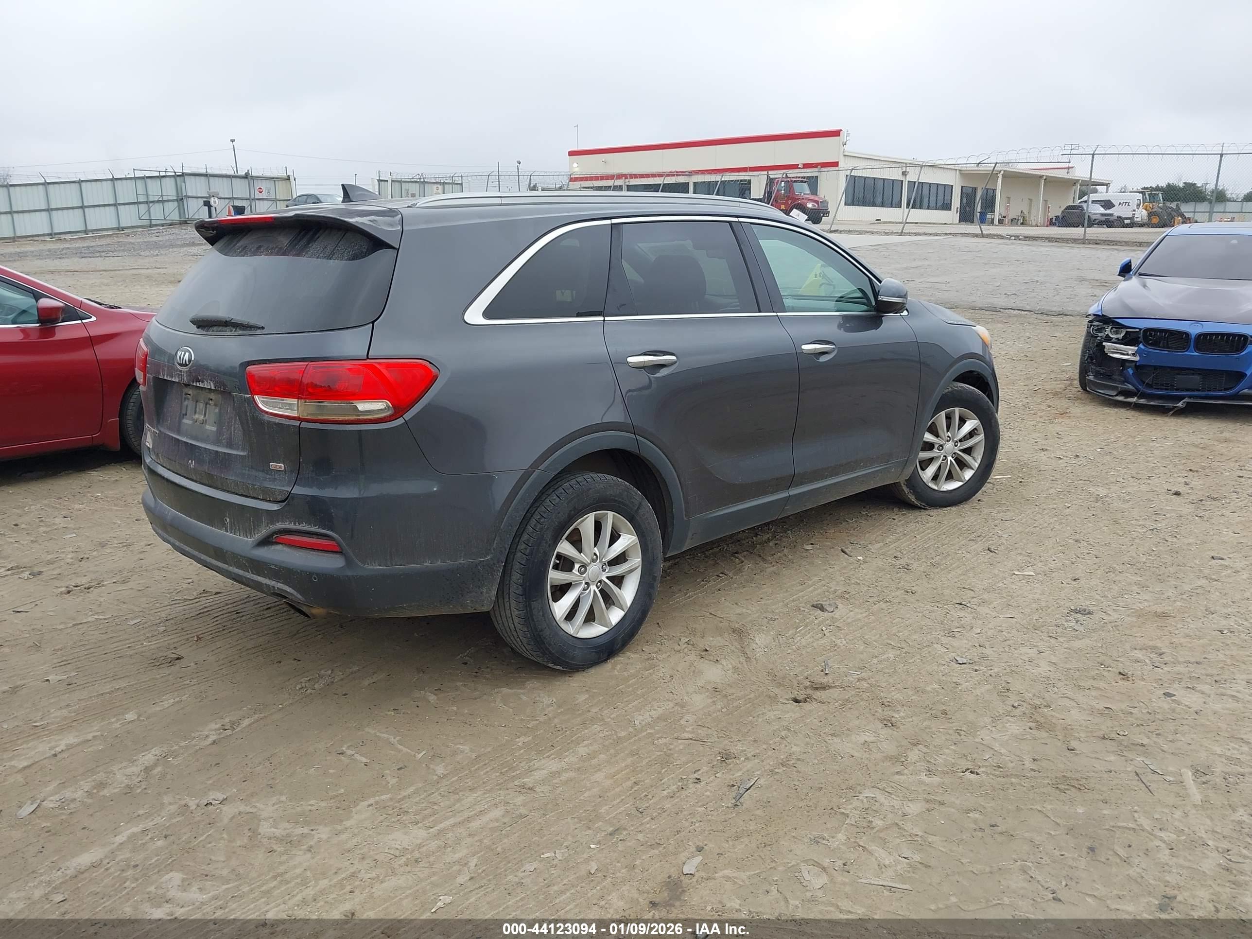 KIA SORENTO image 4