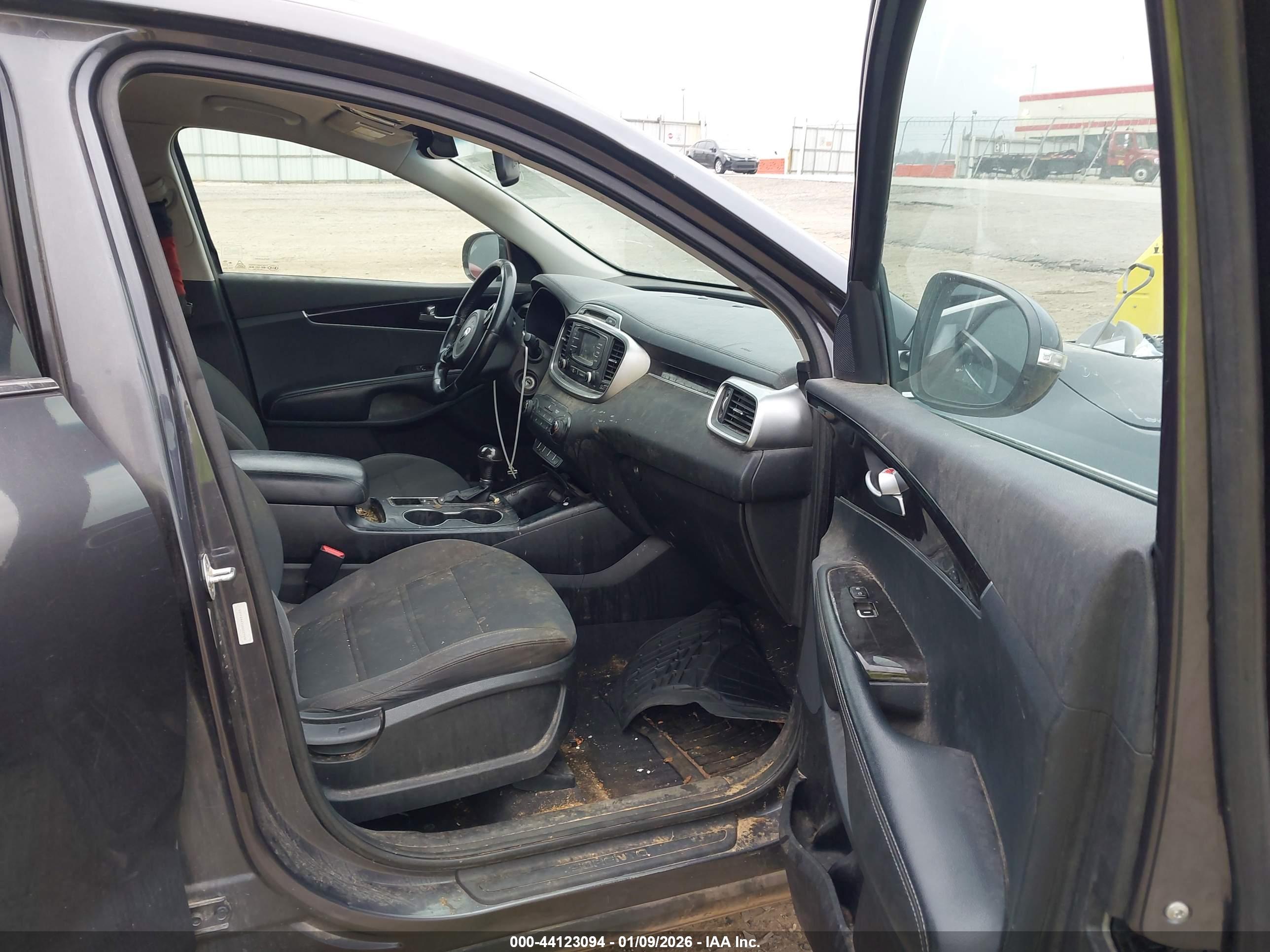 KIA SORENTO image 5