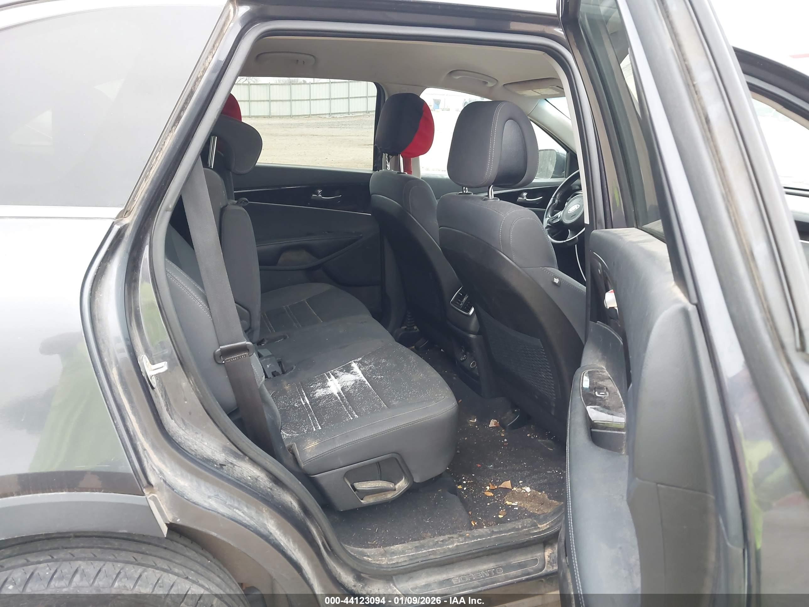 KIA SORENTO image 8