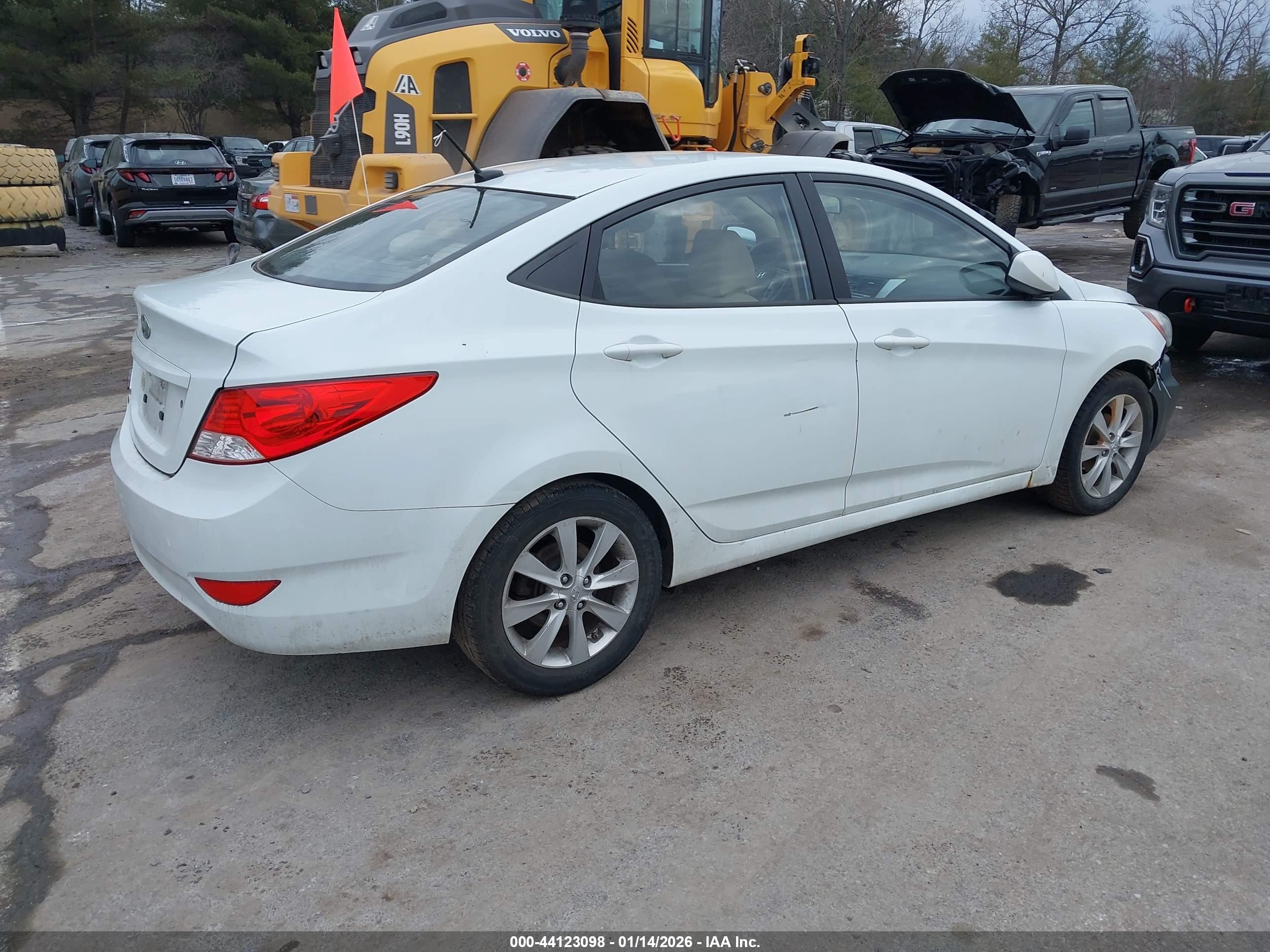 HYUNDAI ACCENT image 4