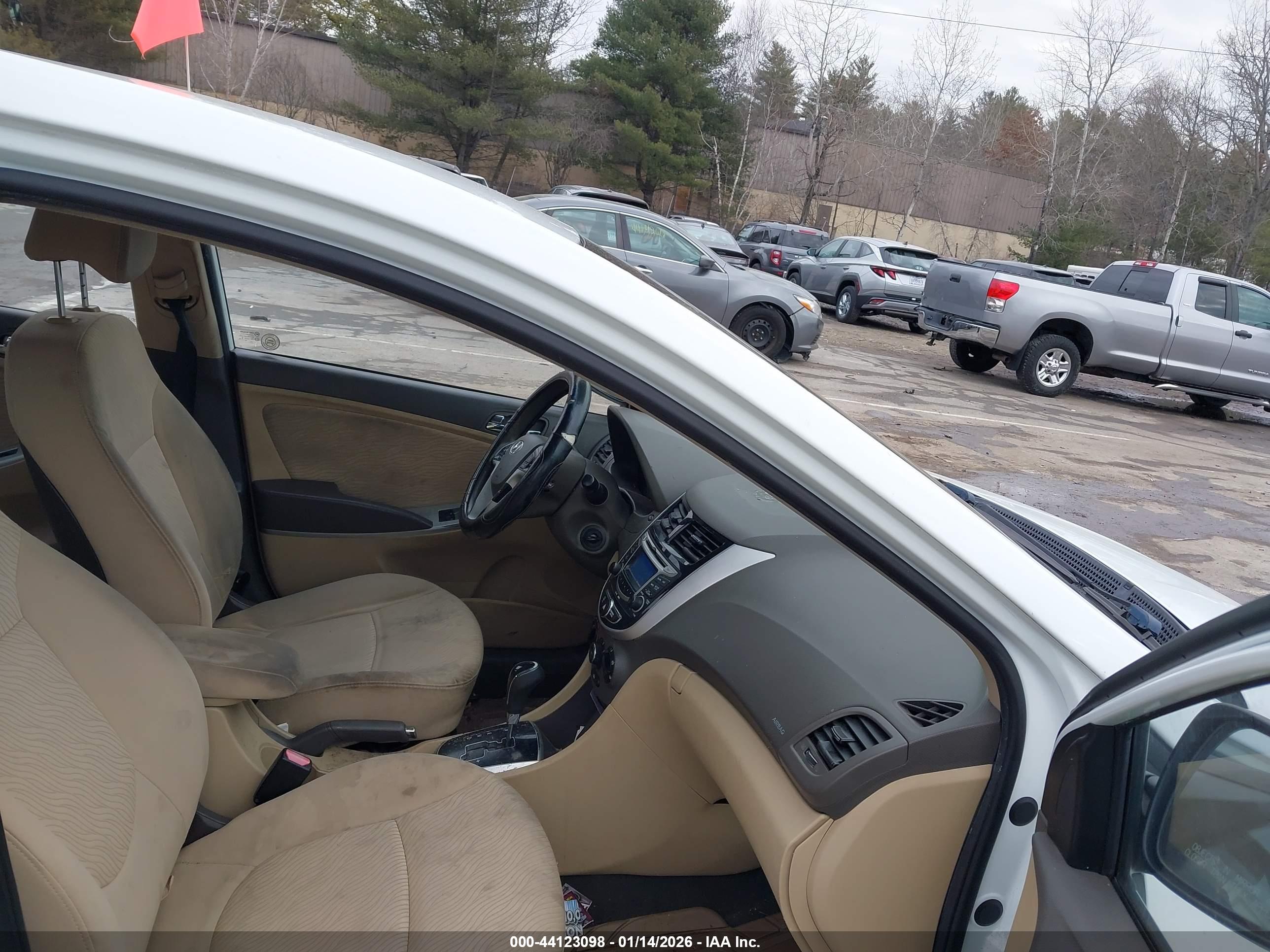 HYUNDAI ACCENT image 5
