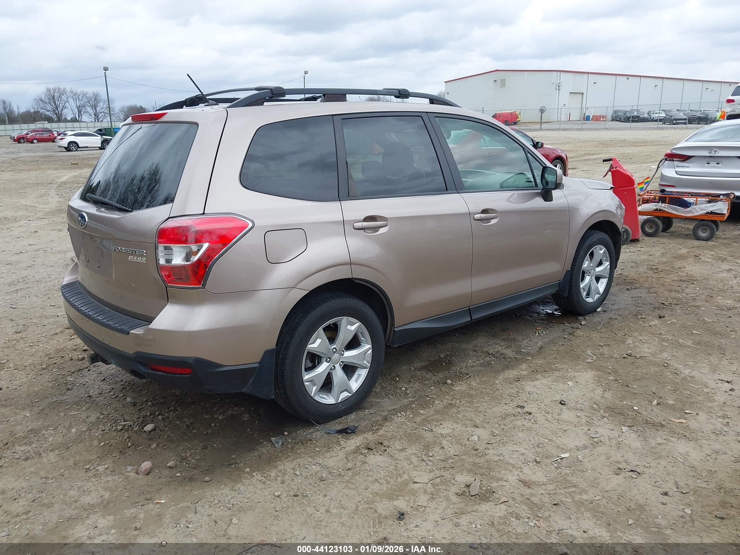 SUBARU FORESTER image 4