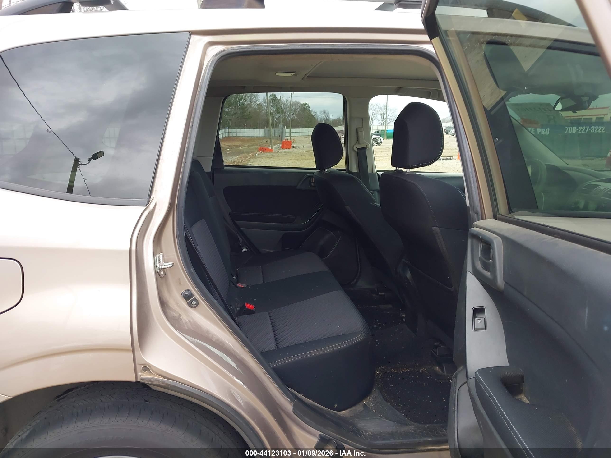SUBARU FORESTER image 8