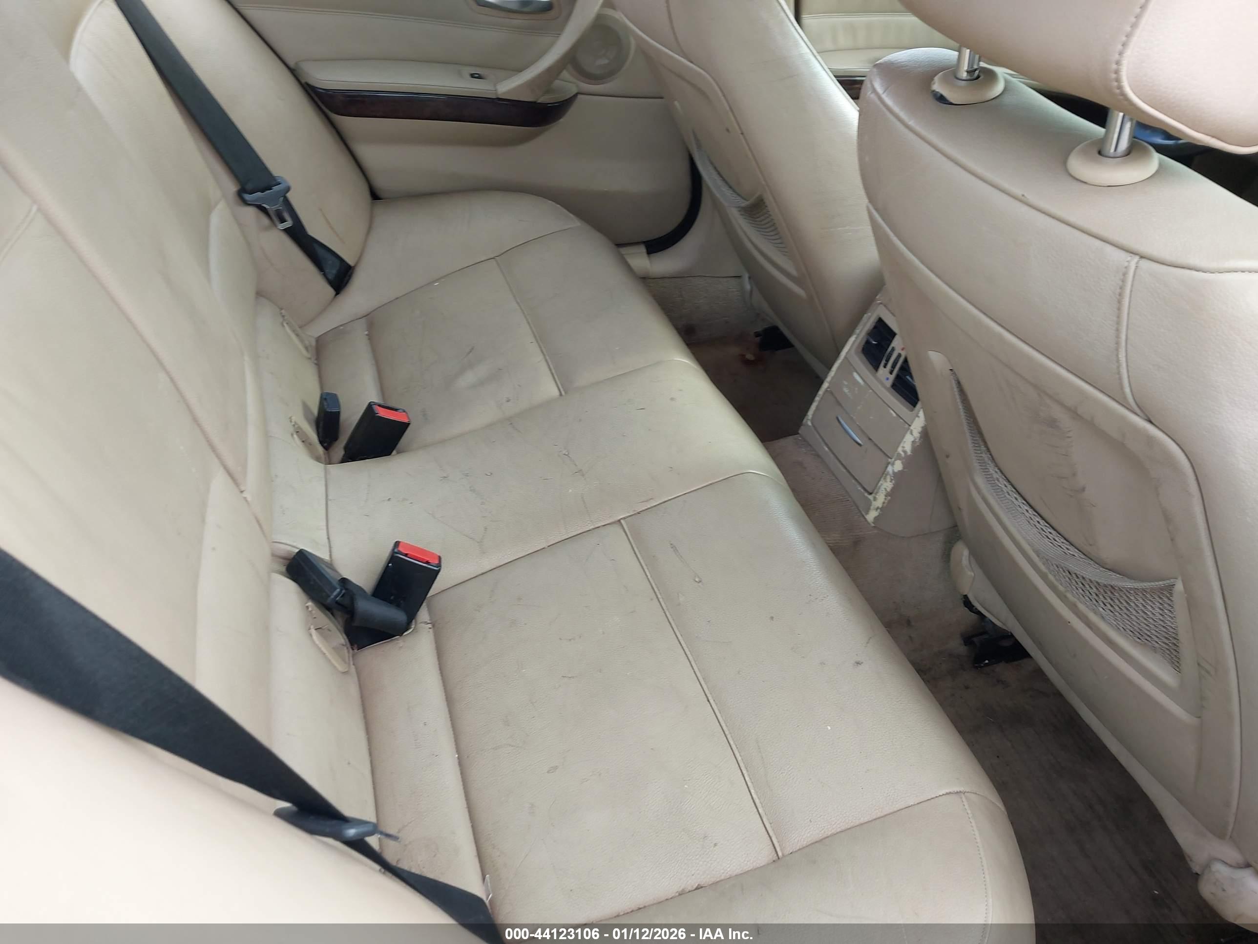 BMW 325I image 8