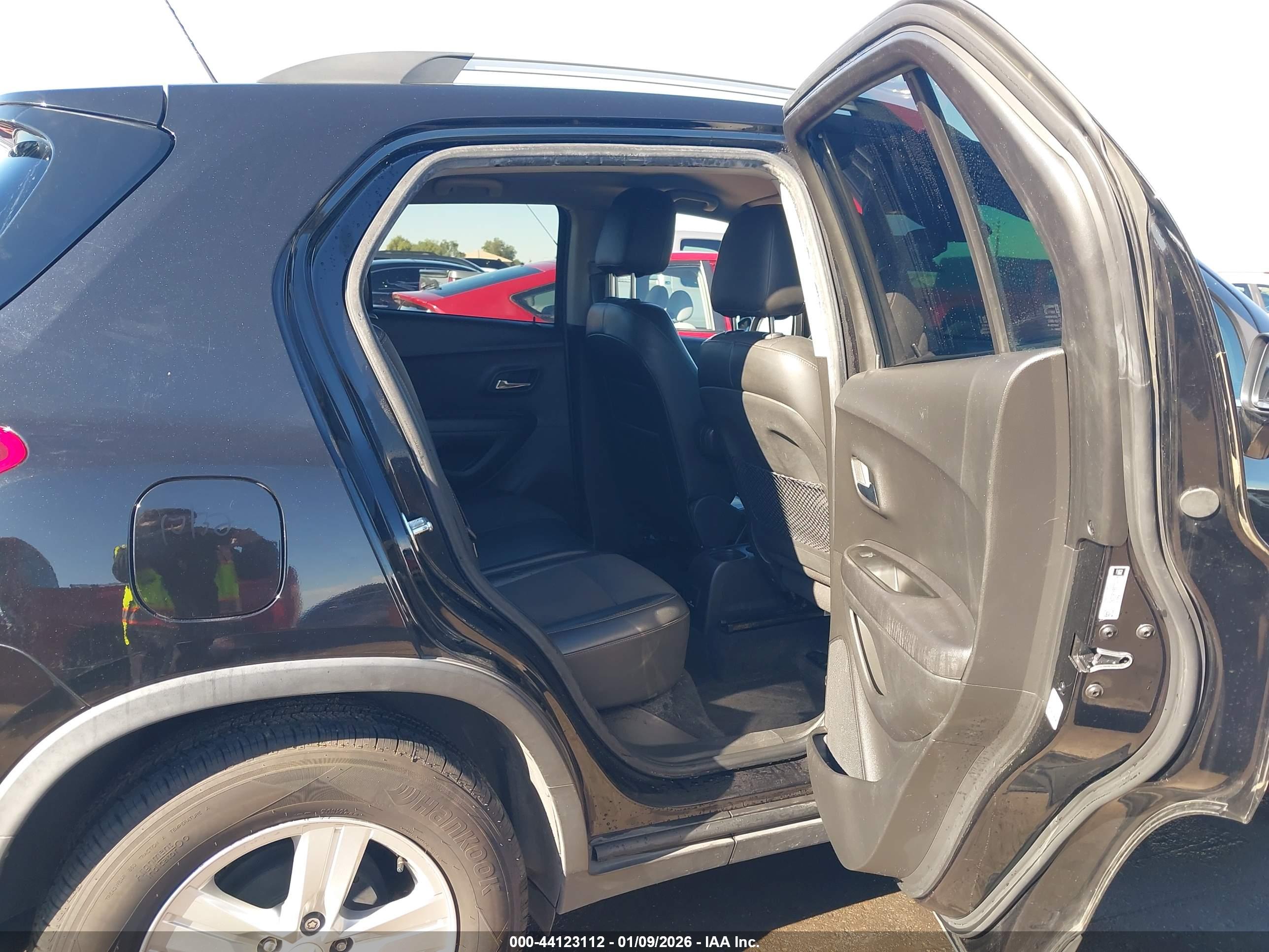 CHEVROLET TRAX image 8