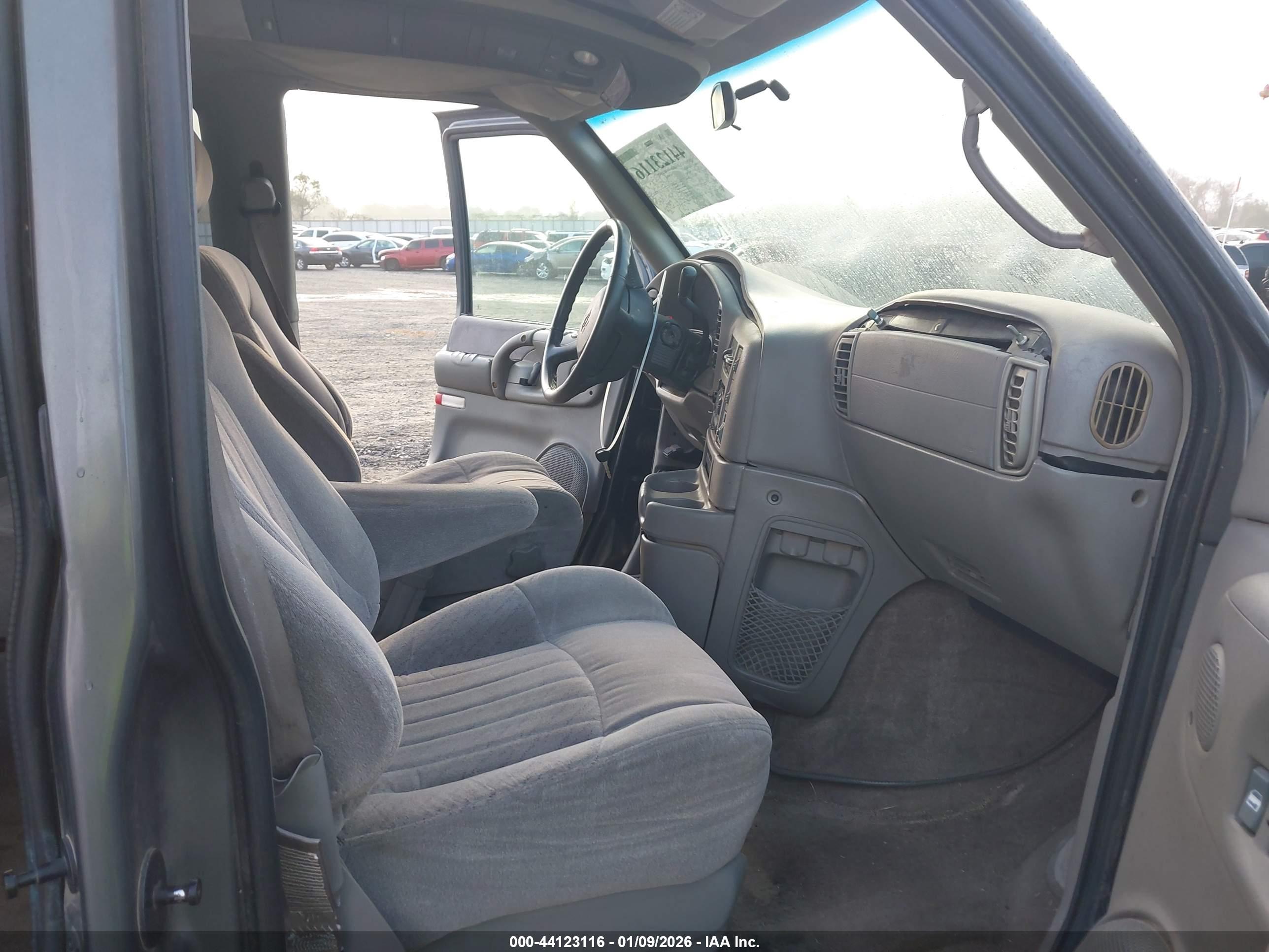 CHEVROLET ASTRO image 5