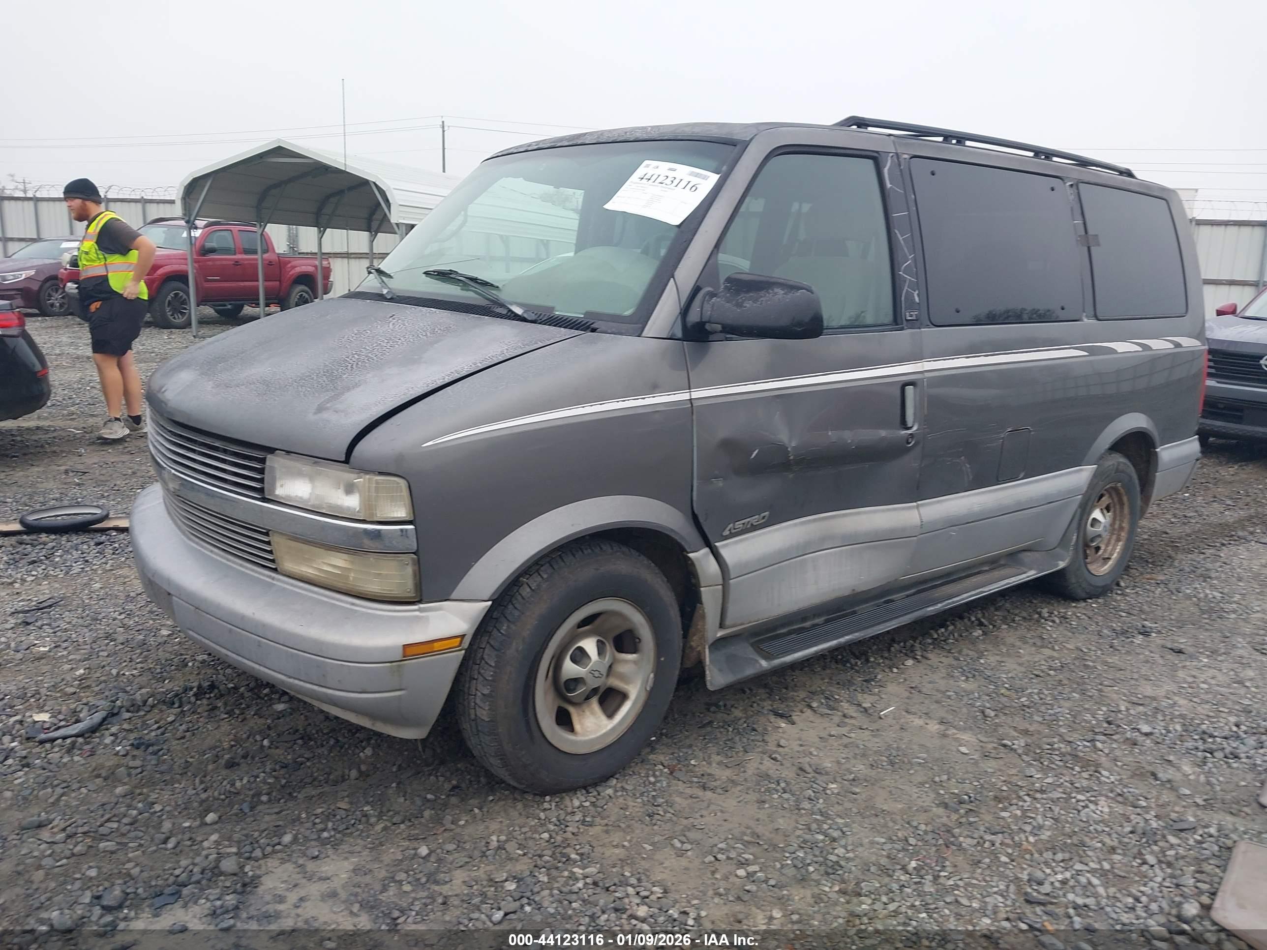 CHEVROLET ASTRO image 6