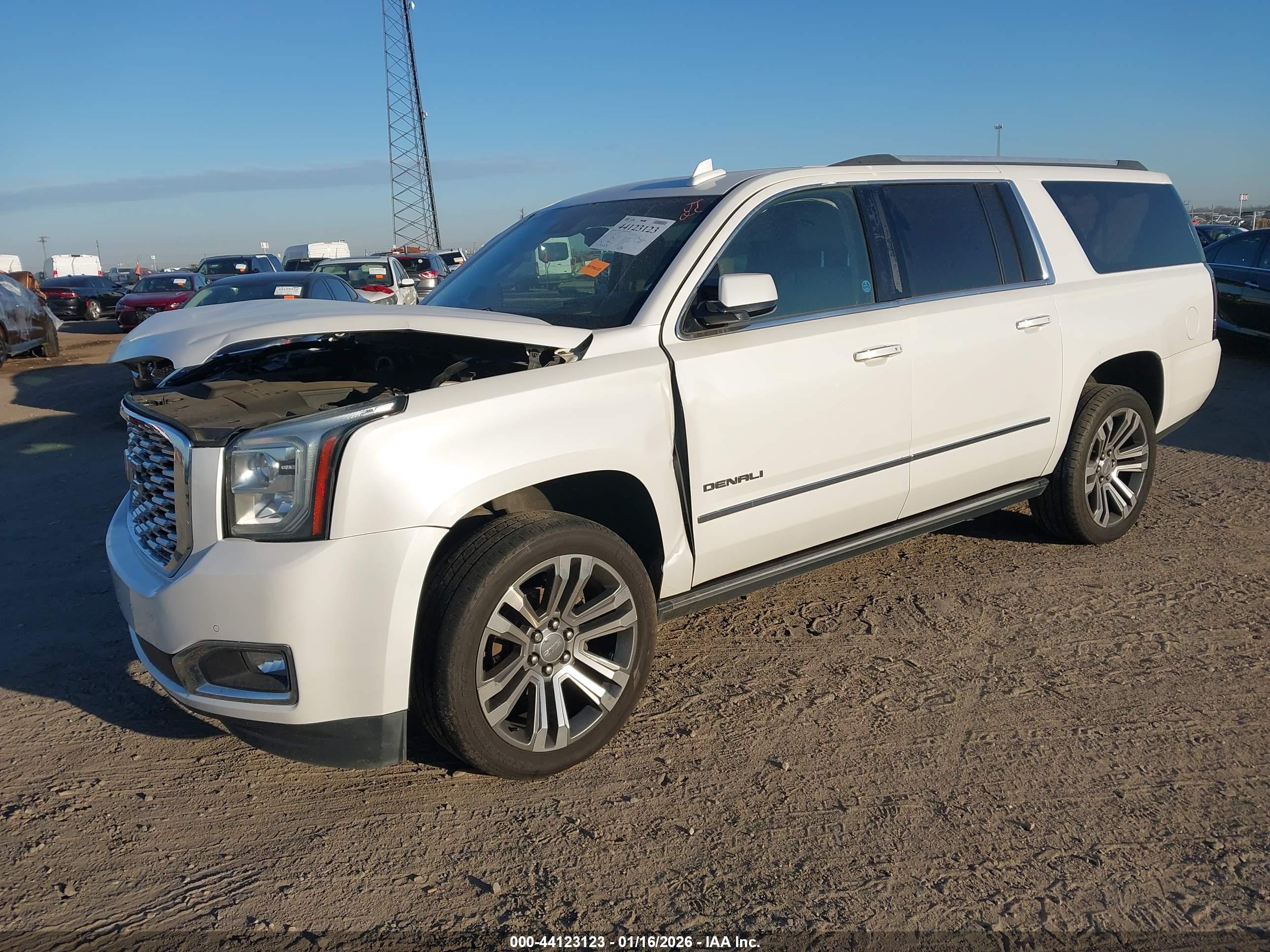 GMC YUKON image 2
