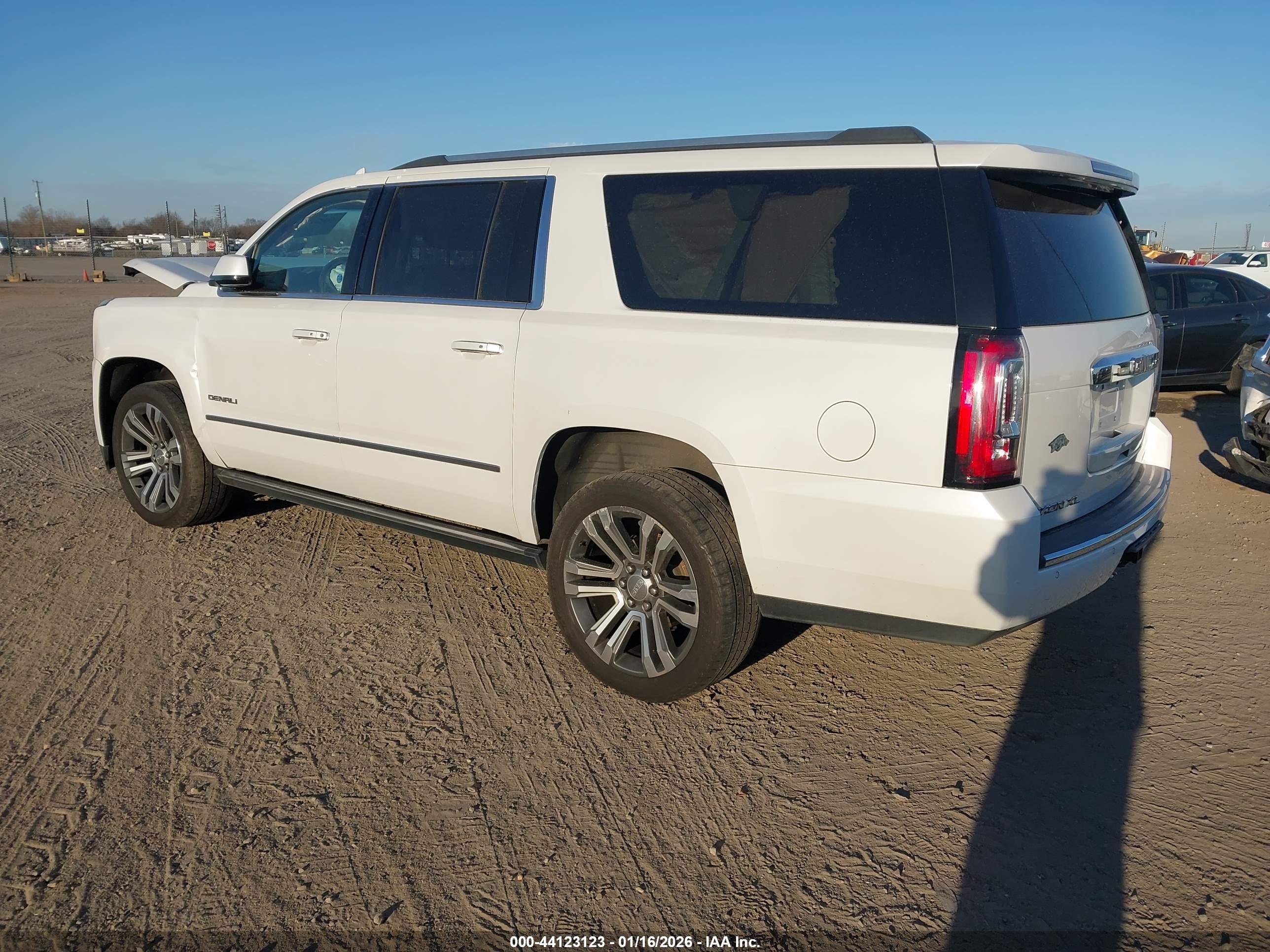 GMC YUKON image 3
