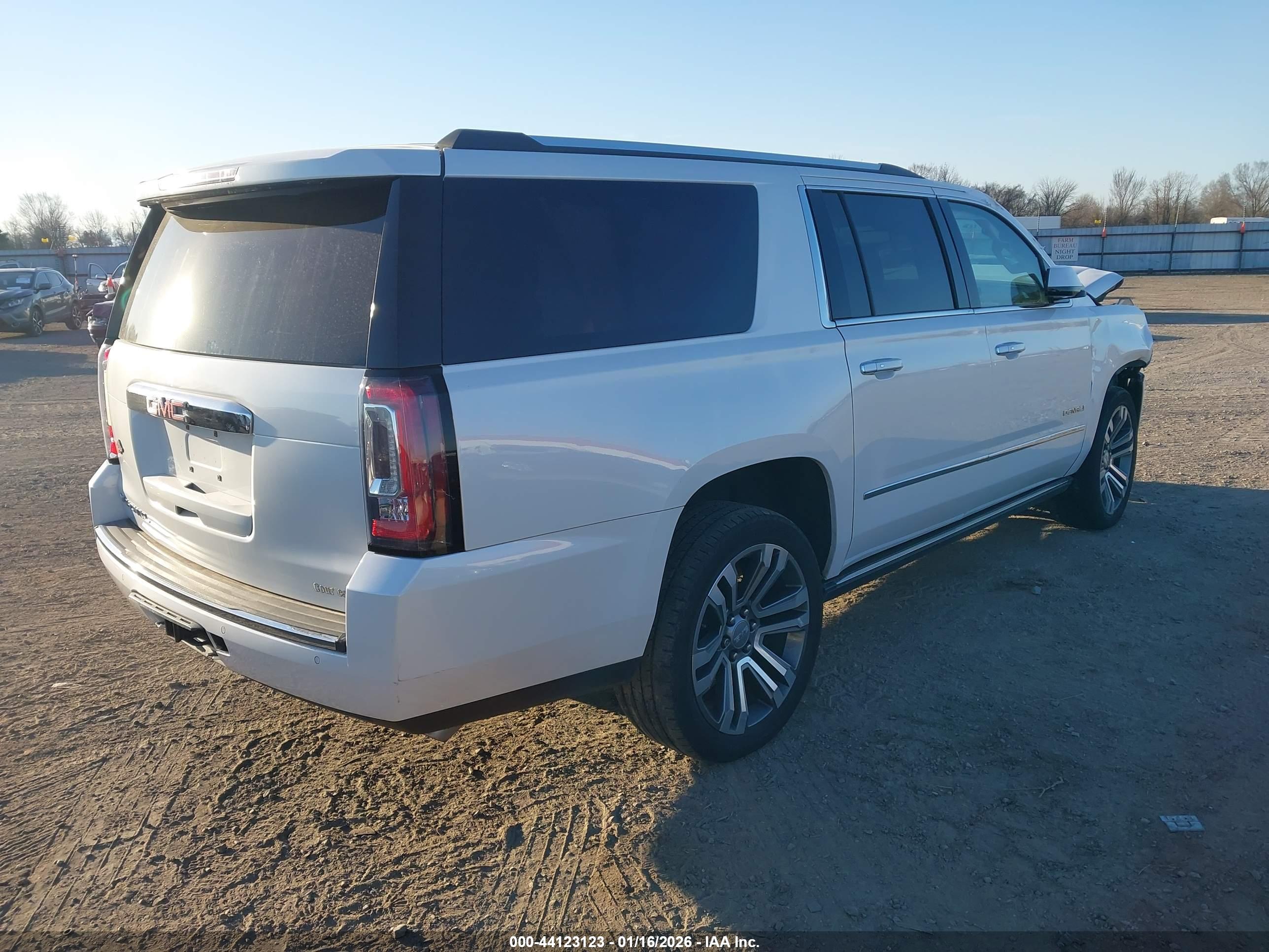 GMC YUKON image 4