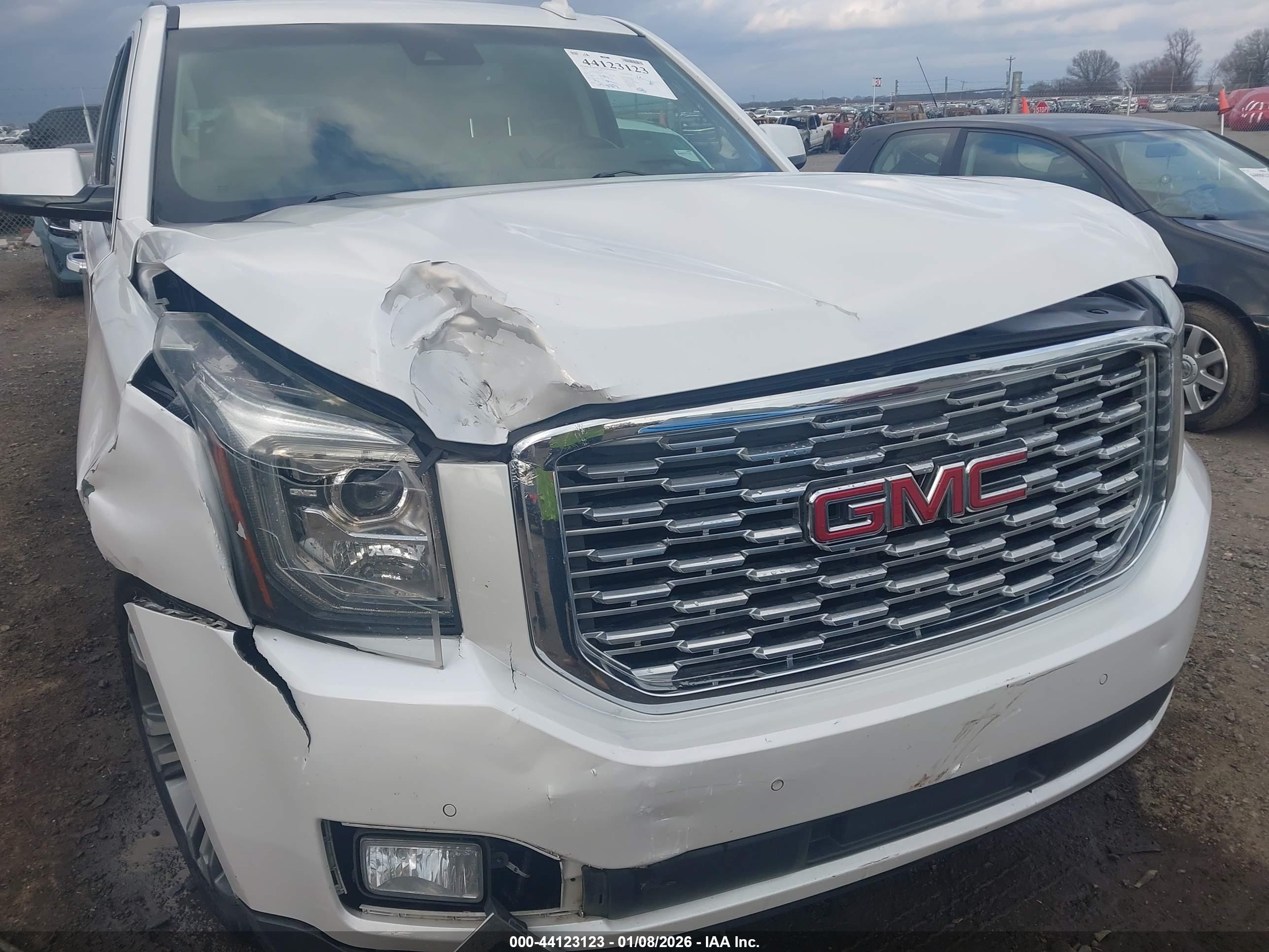 GMC YUKON image 6