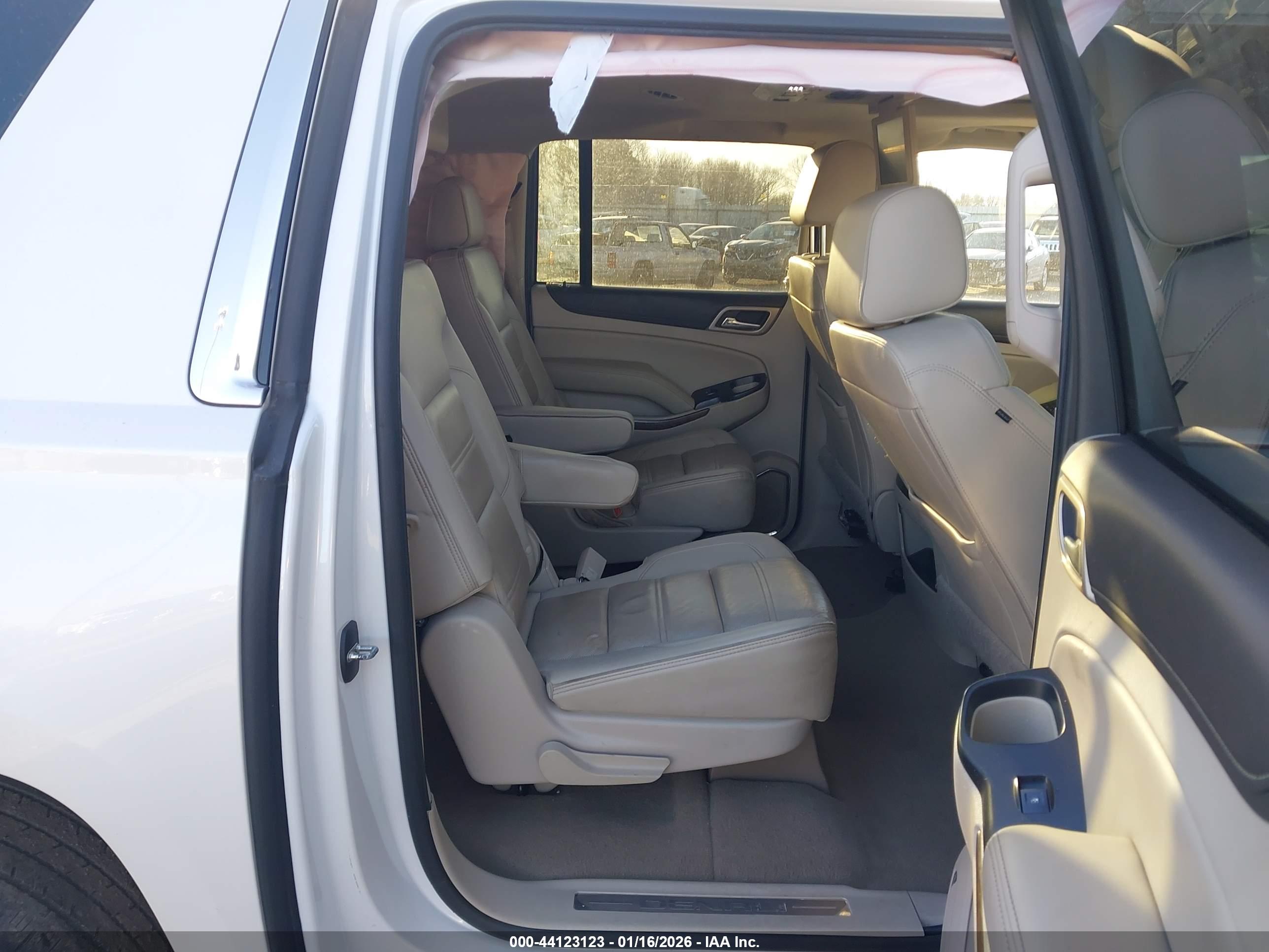 GMC YUKON image 8
