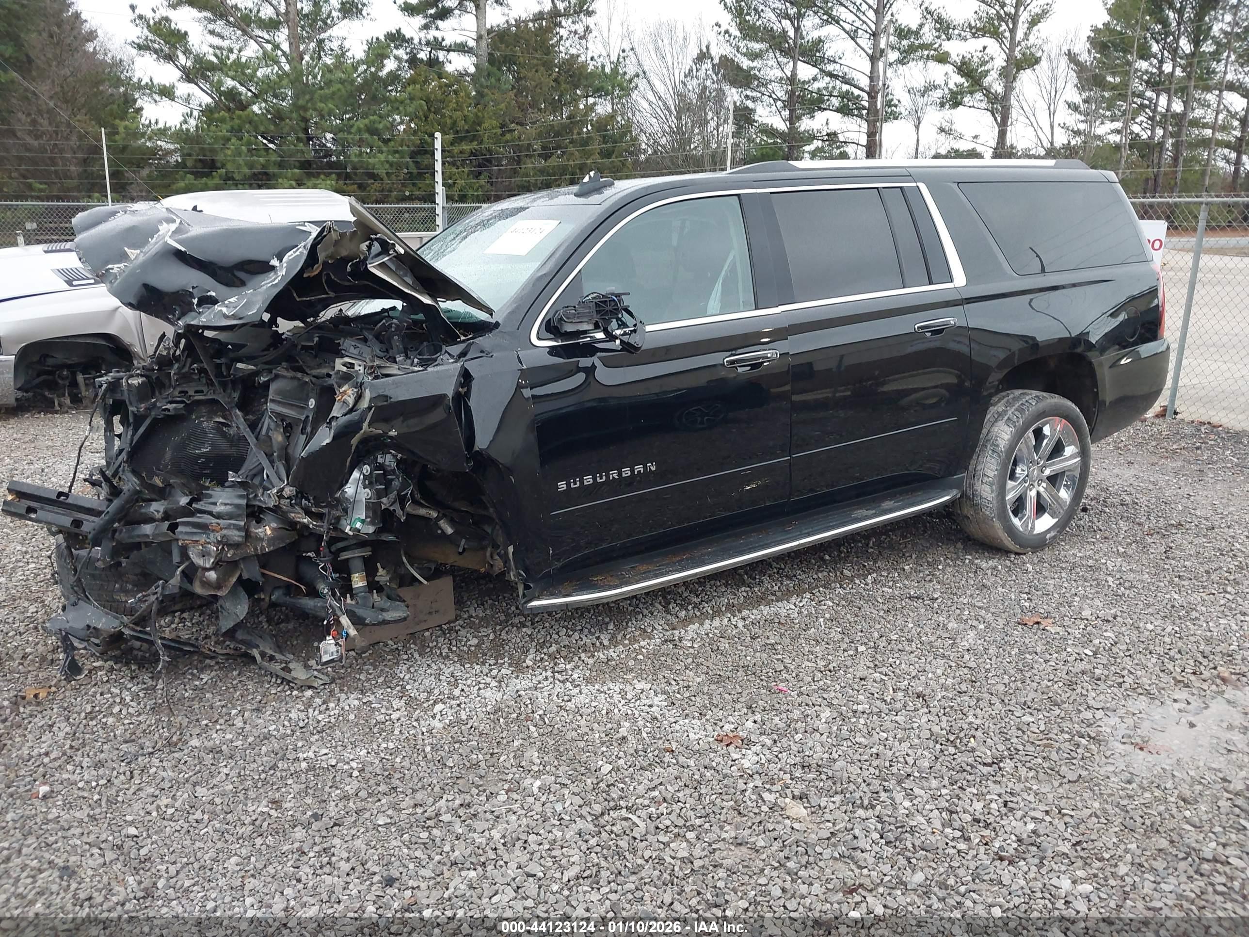CHEVROLET SUBURBAN image 2