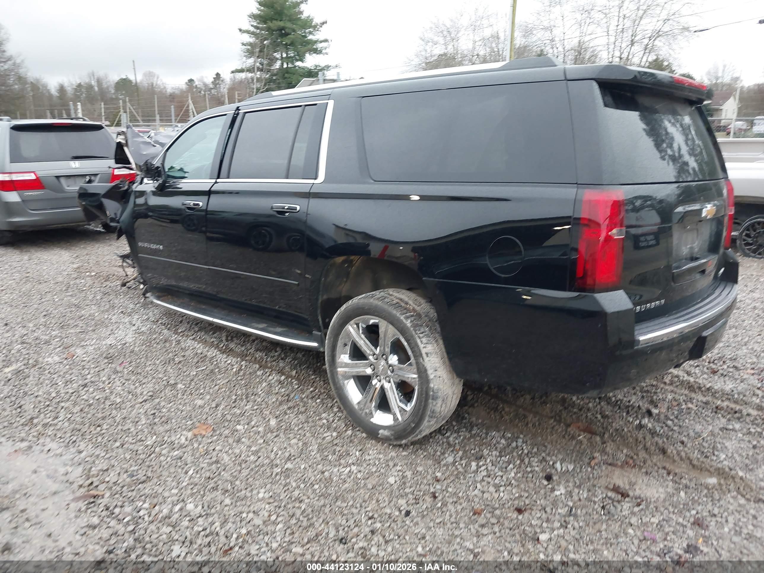 CHEVROLET SUBURBAN image 3