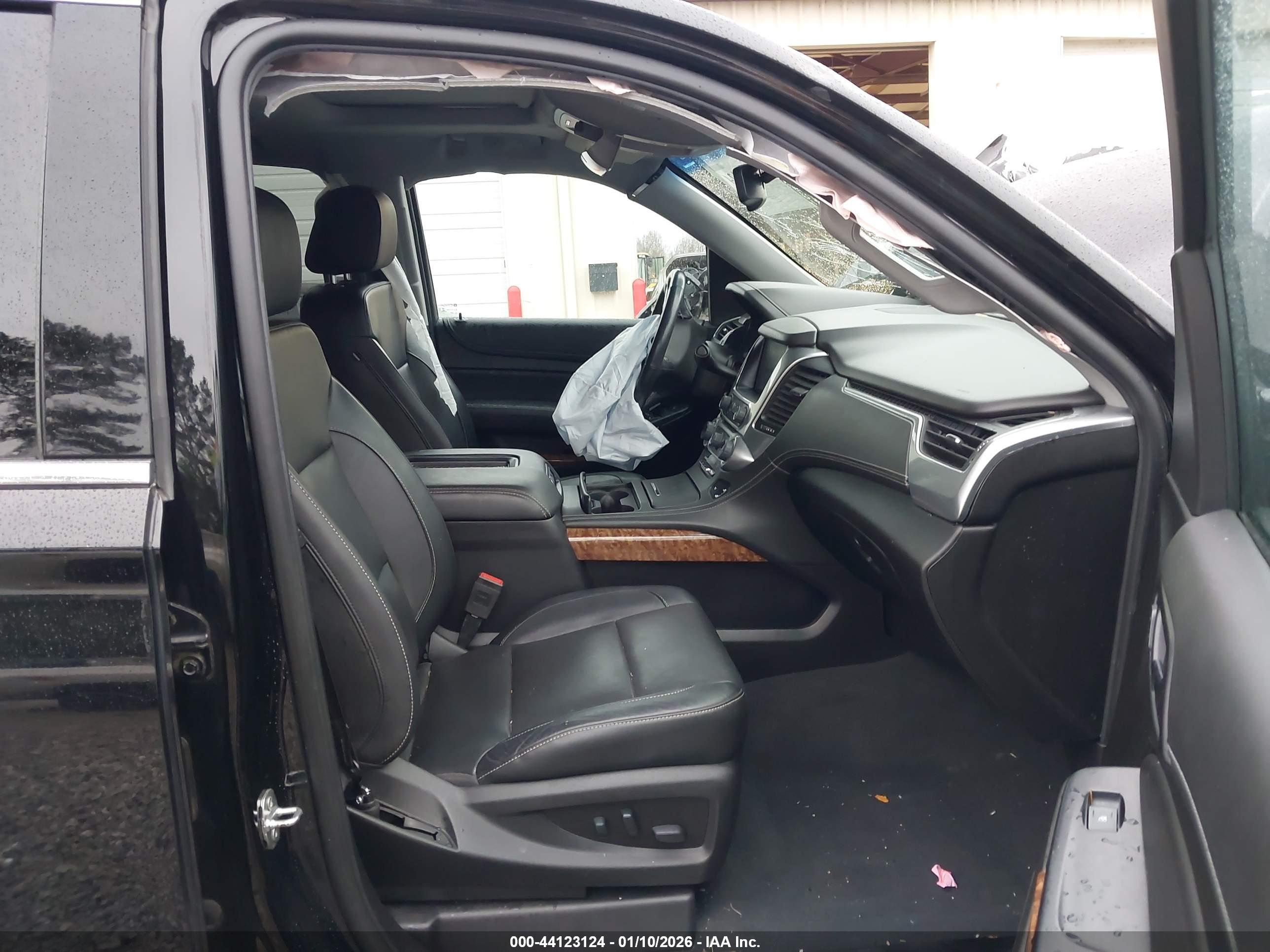 CHEVROLET SUBURBAN image 5