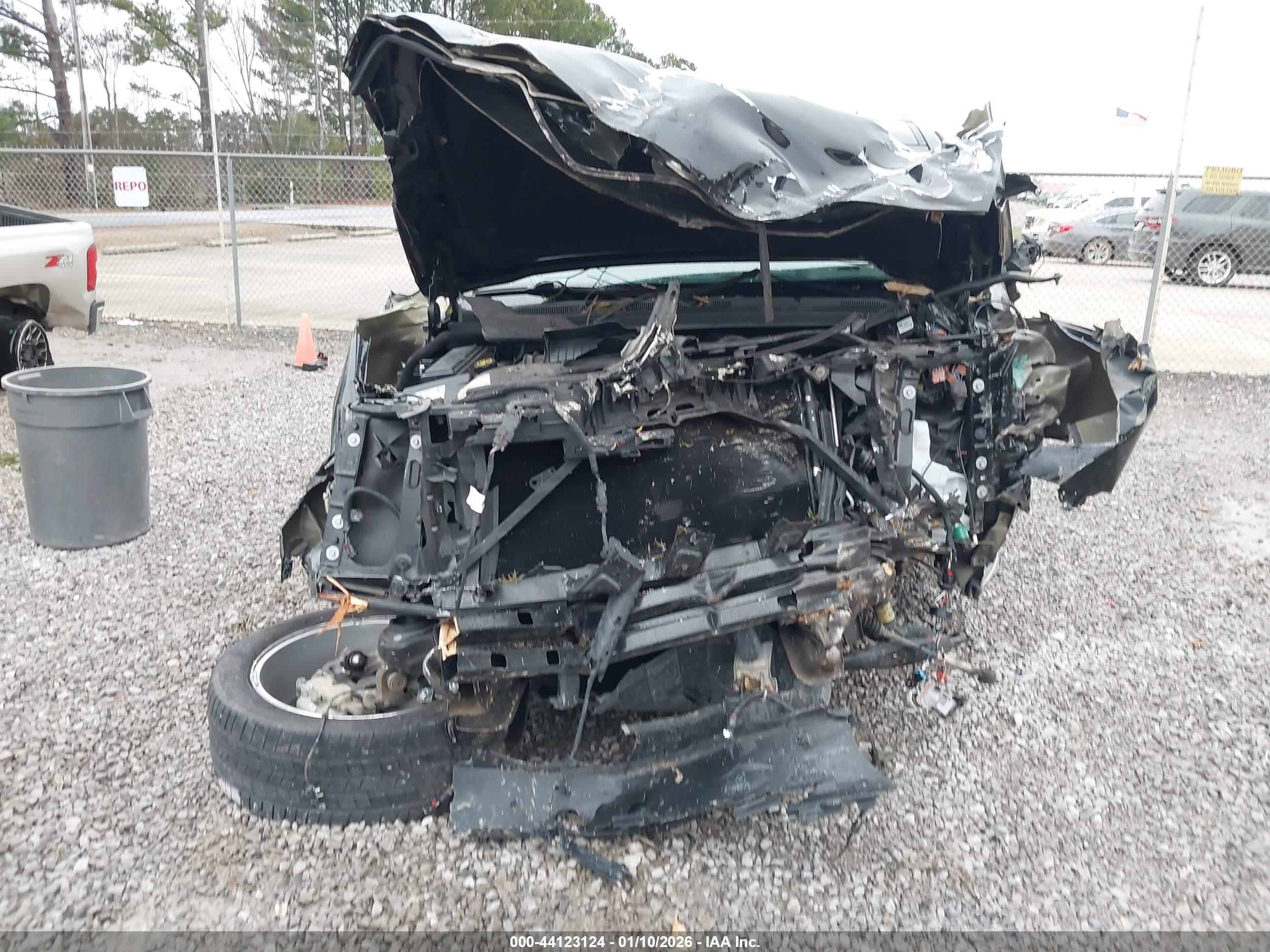CHEVROLET SUBURBAN image 6