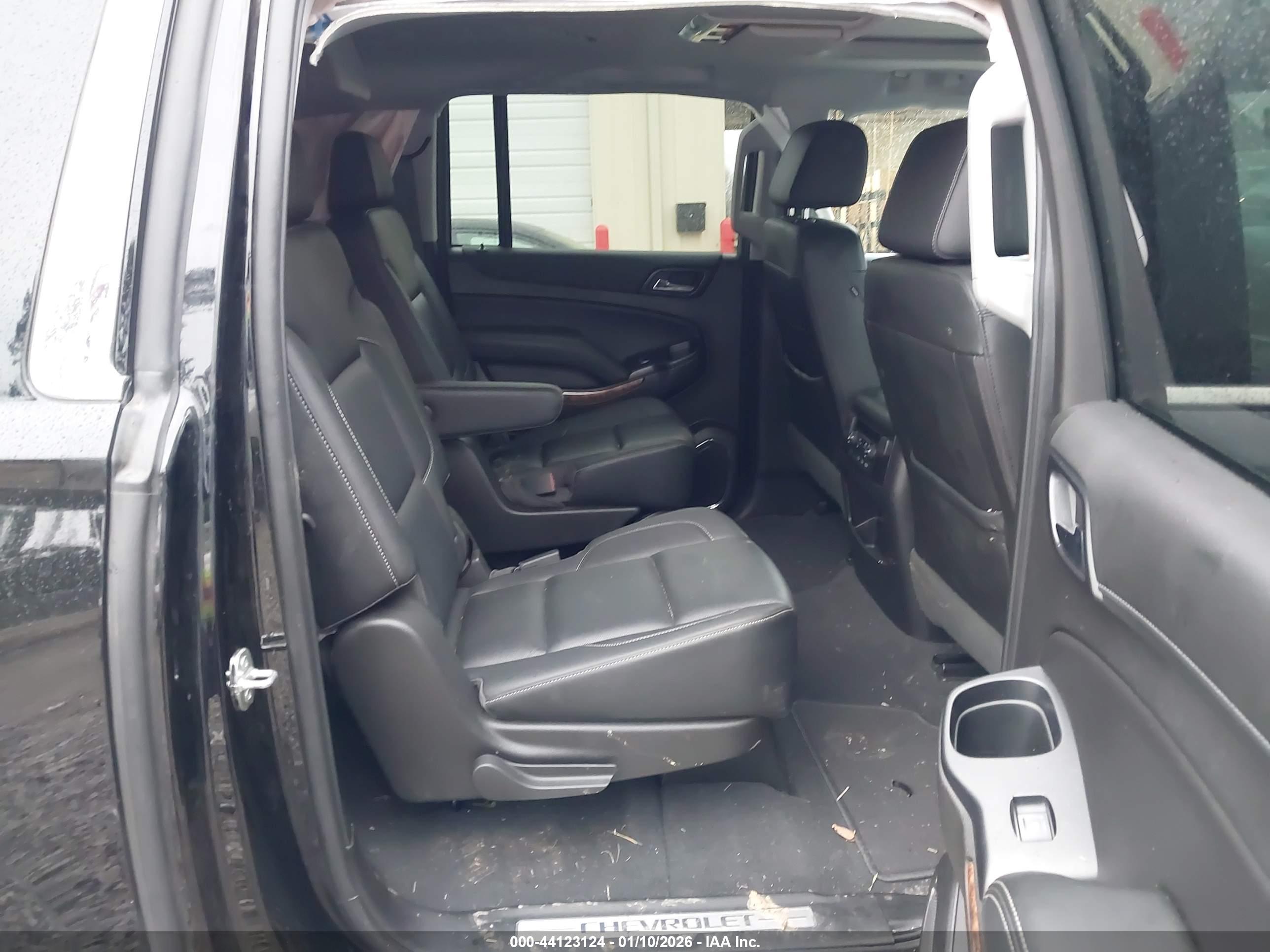CHEVROLET SUBURBAN image 8