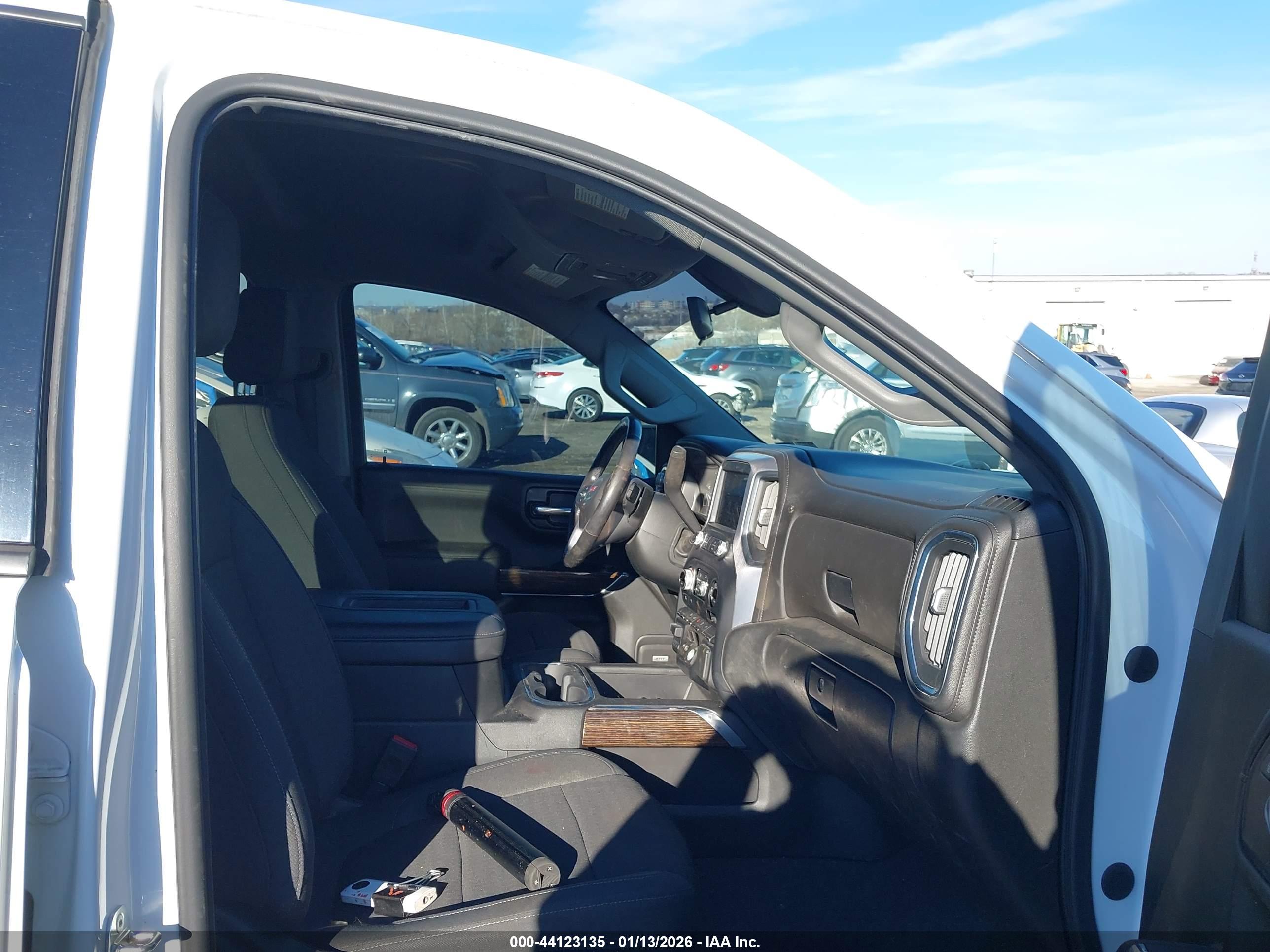 GMC SIERRA image 5