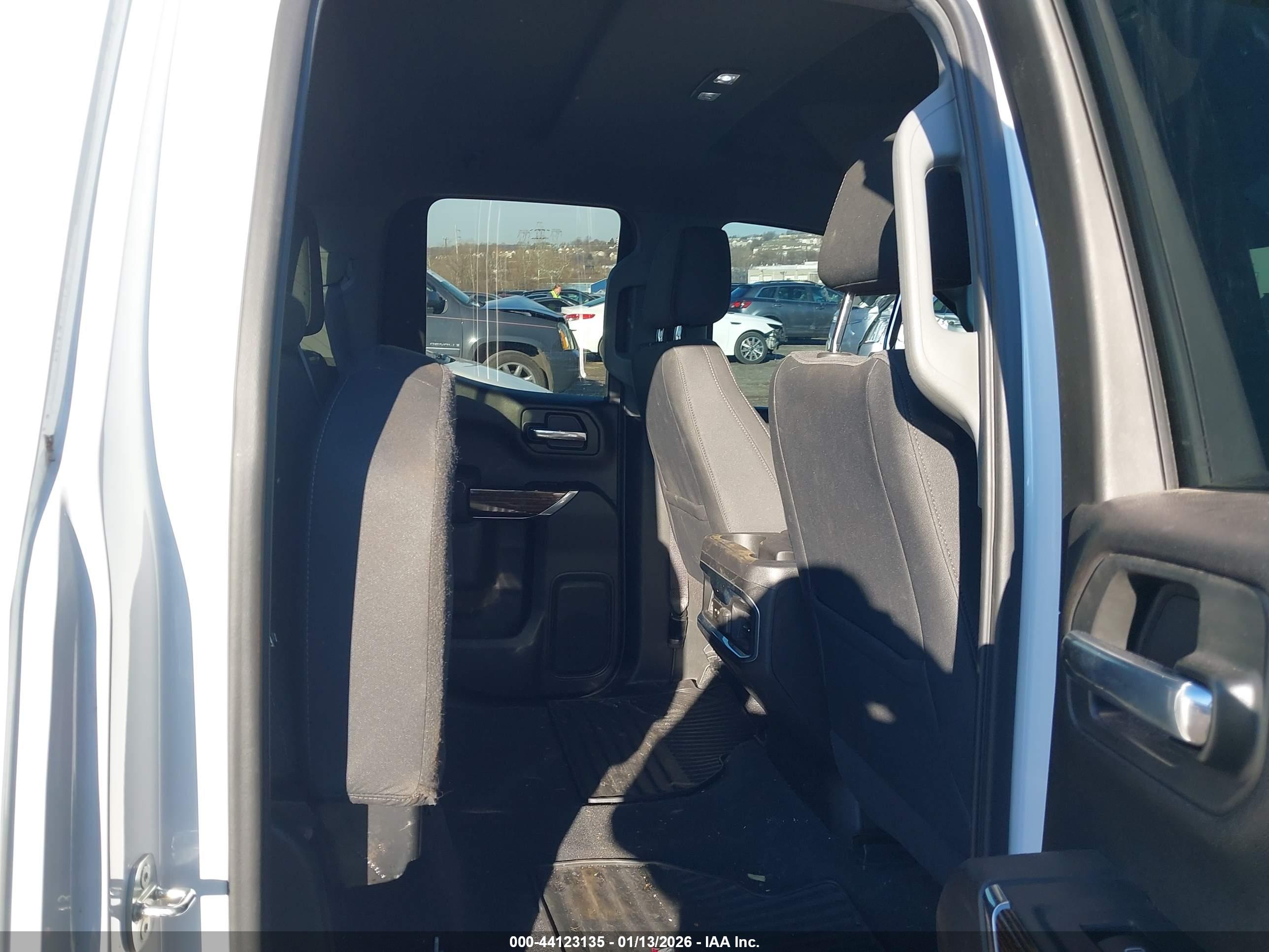 GMC SIERRA image 8