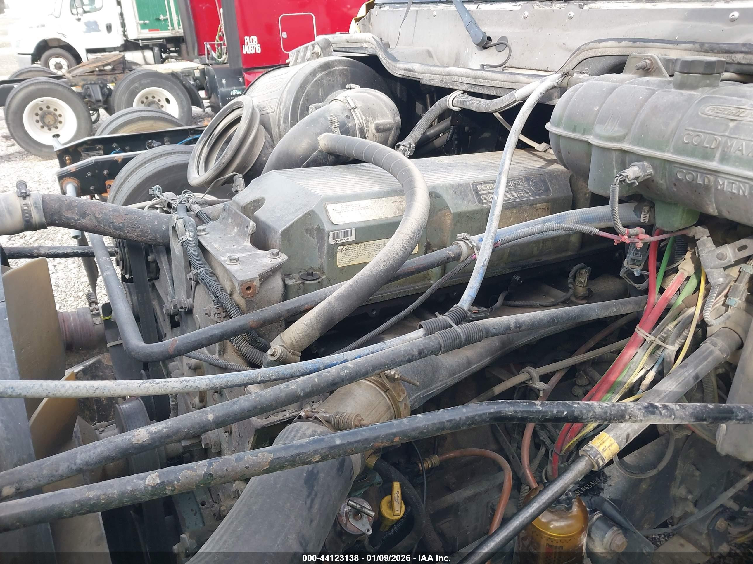 FREIGHTLINER CONVENTIONAL image 10
