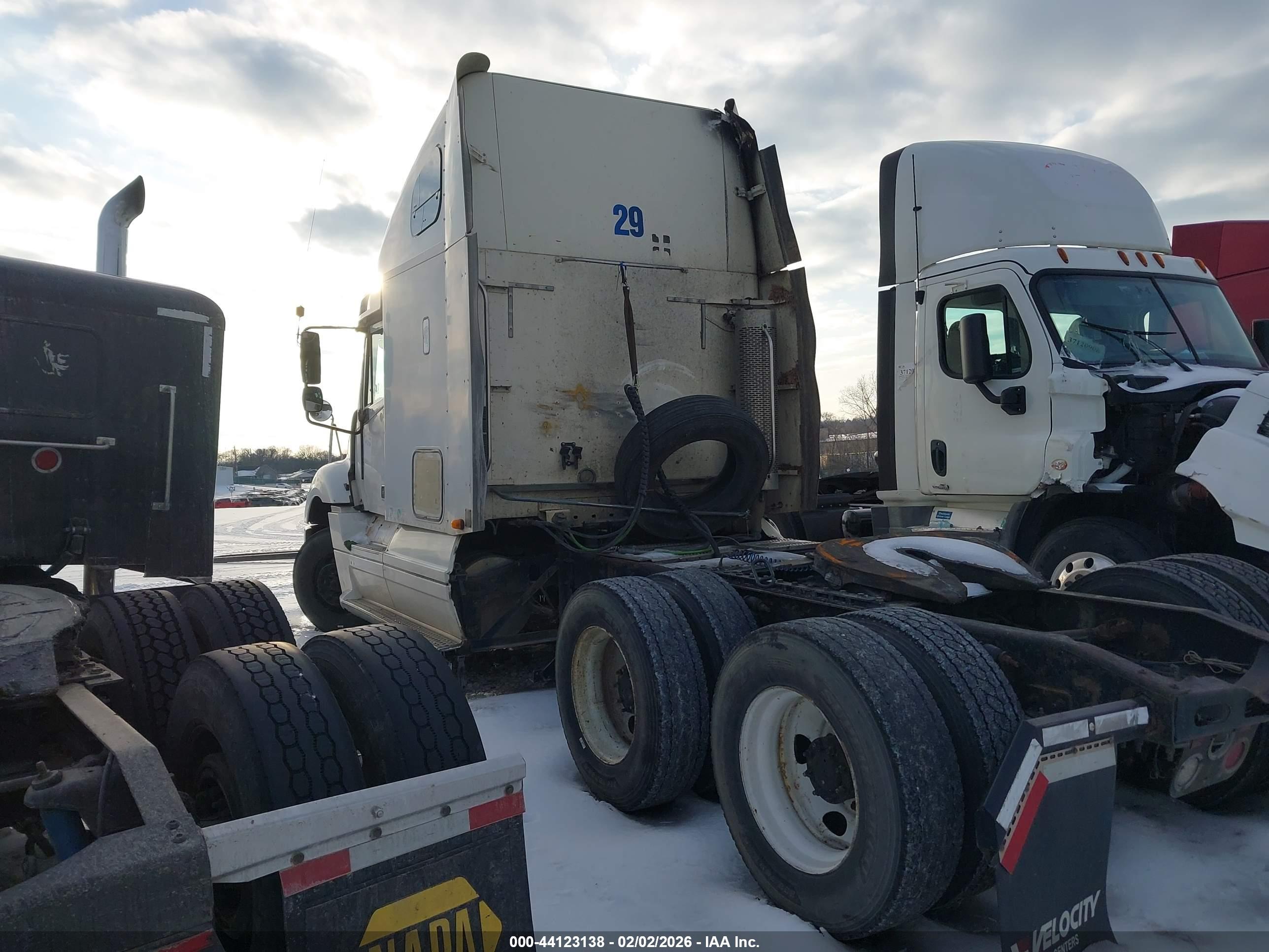 FREIGHTLINER CONVENTIONAL image 3