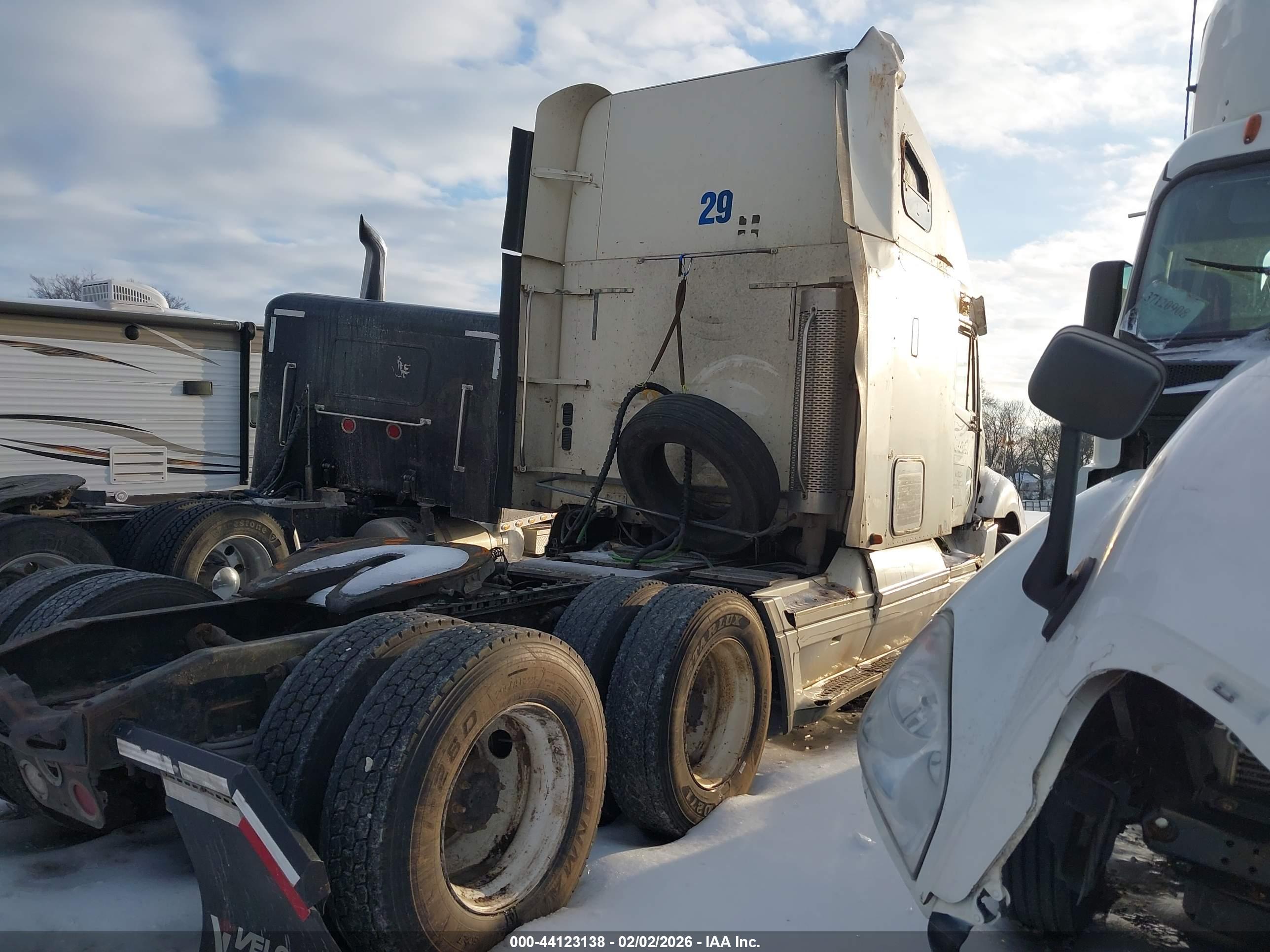 FREIGHTLINER CONVENTIONAL image 4