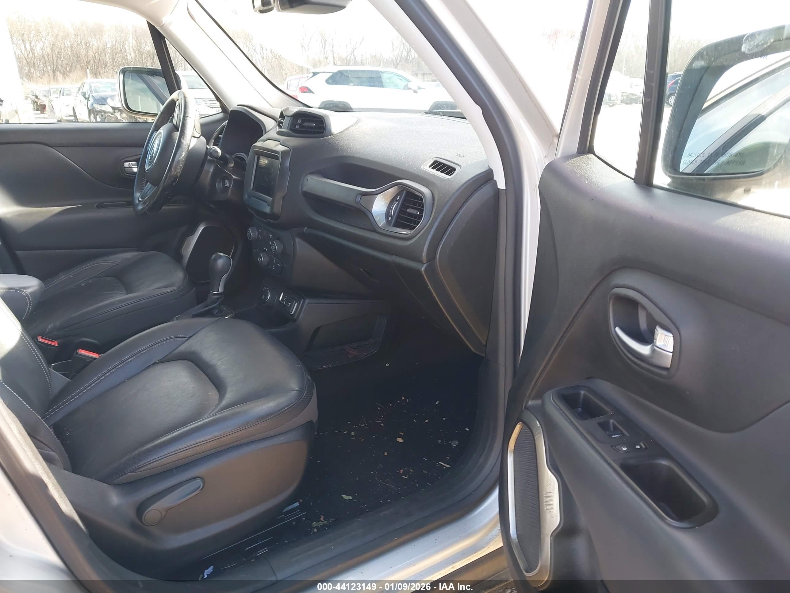 JEEP RENEGADE image 5
