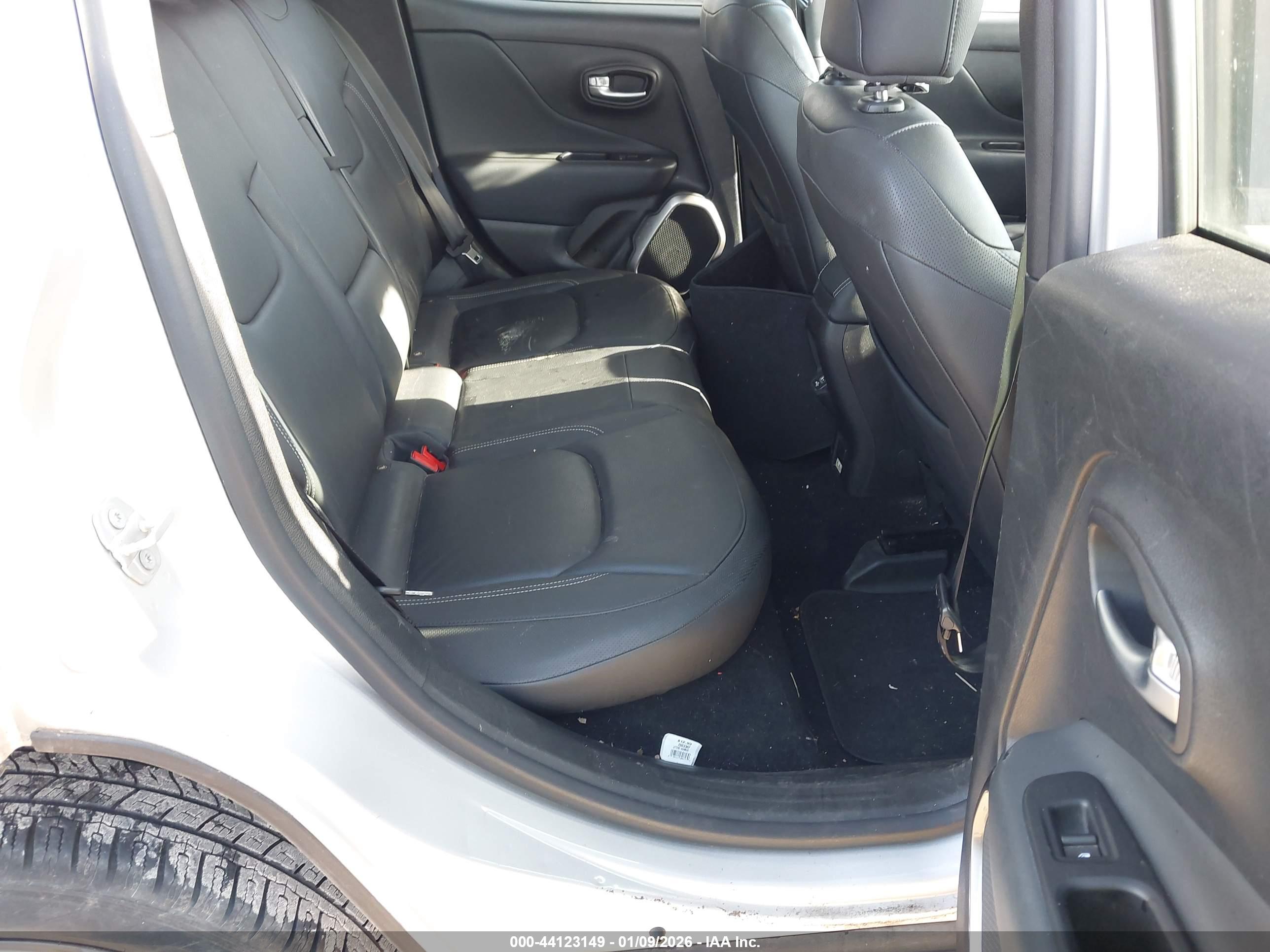 JEEP RENEGADE image 8