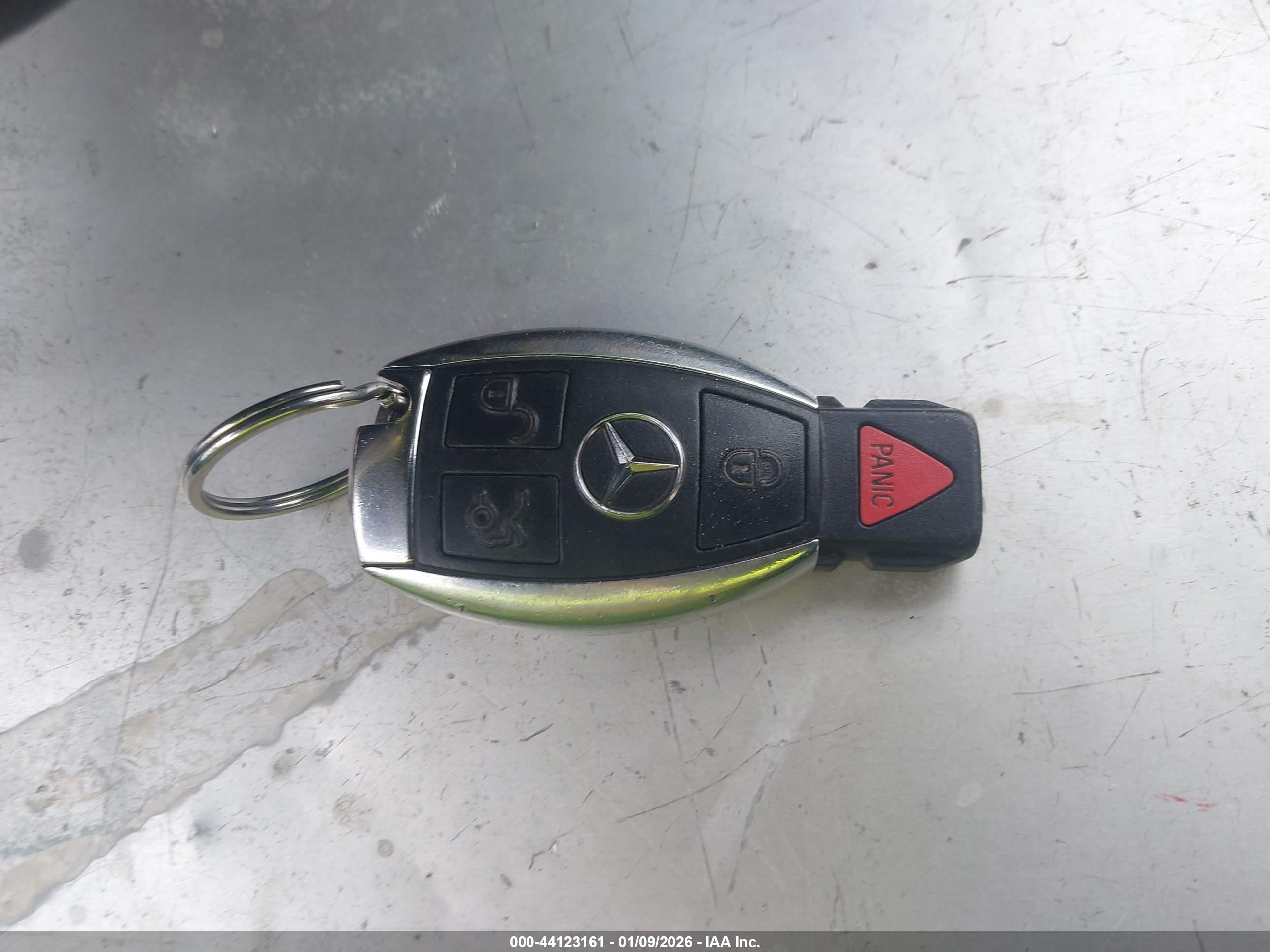MERCEDES-BENZ E image 11