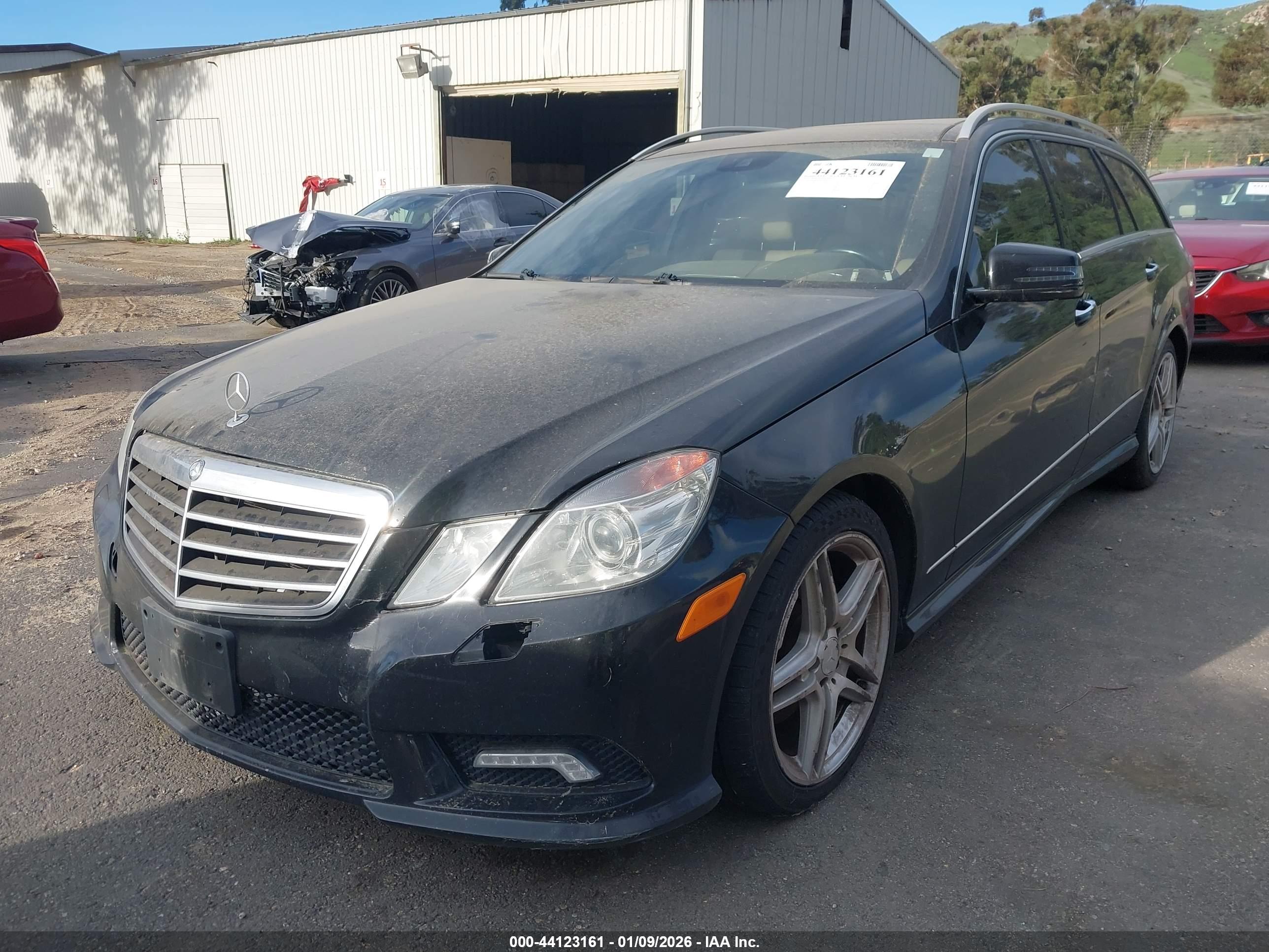MERCEDES-BENZ E image 2