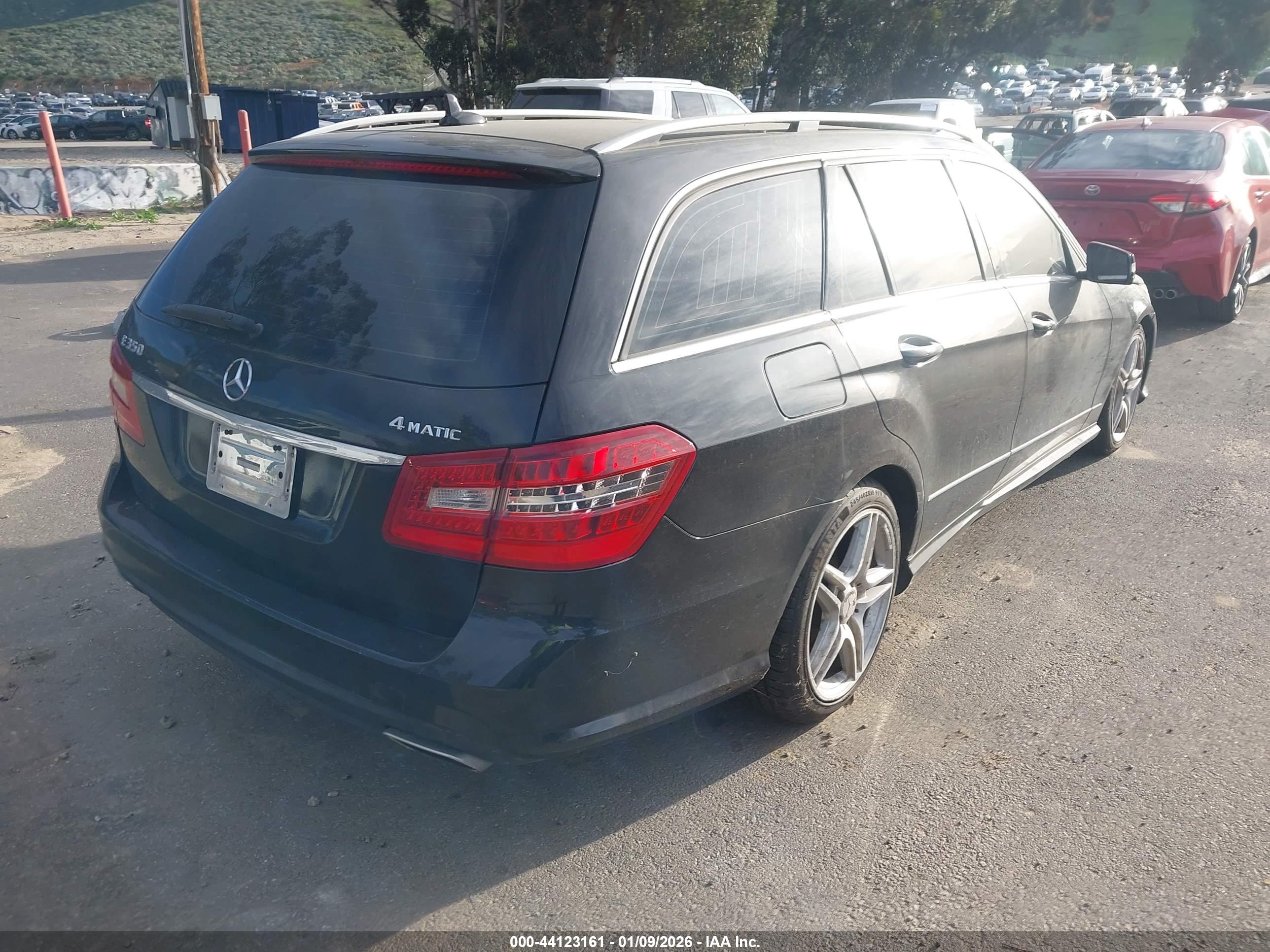 MERCEDES-BENZ E image 4