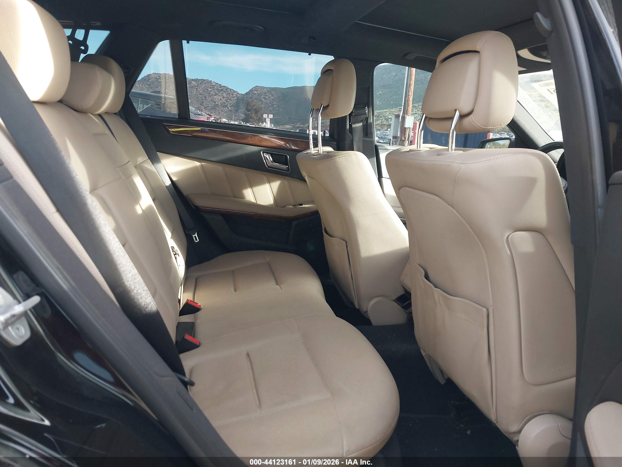 MERCEDES-BENZ E image 8