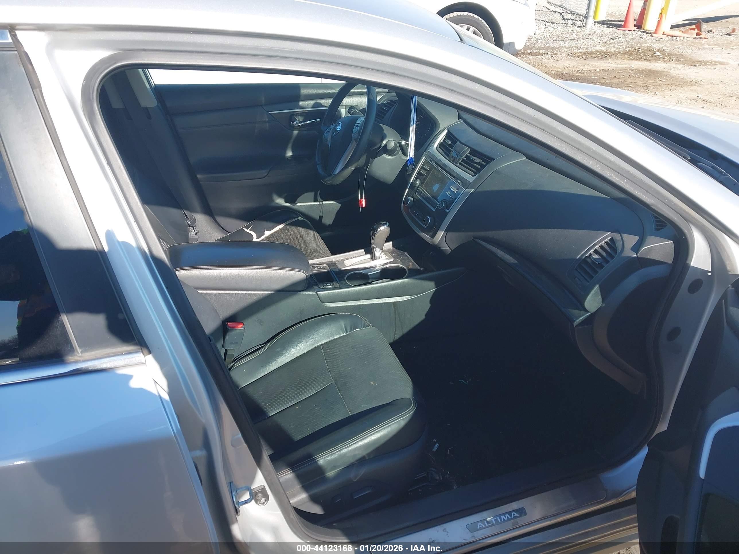 NISSAN ALTIMA image 5