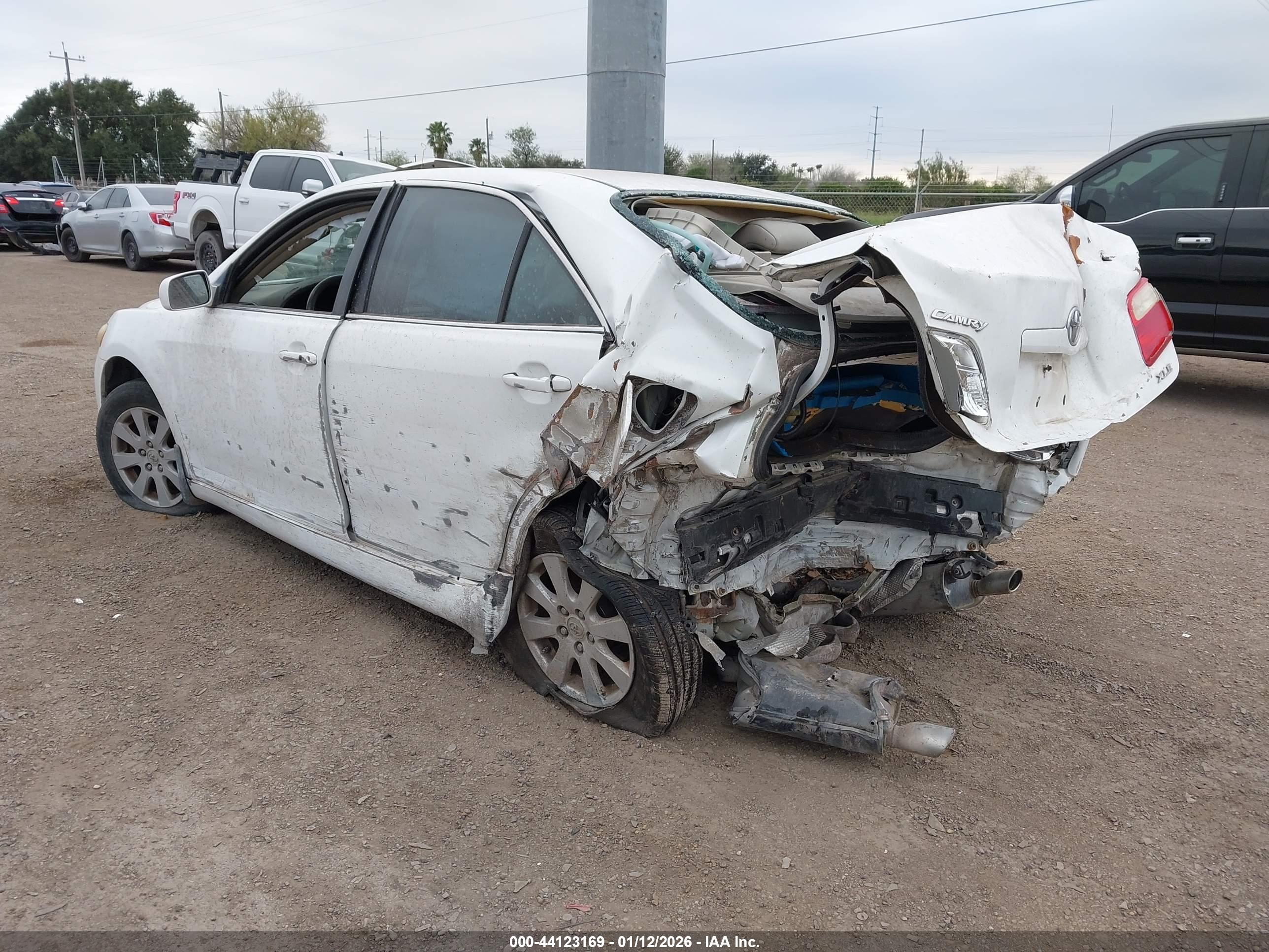 TOYOTA CAMRY image 3