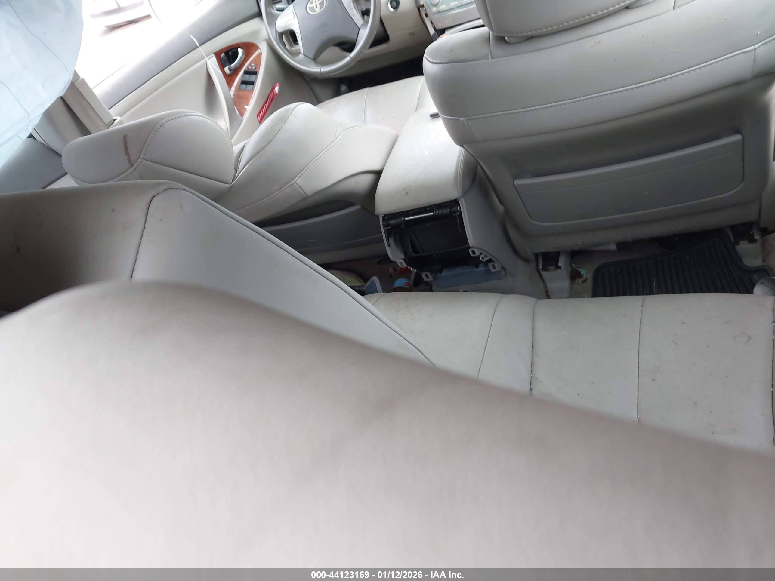 TOYOTA CAMRY image 8