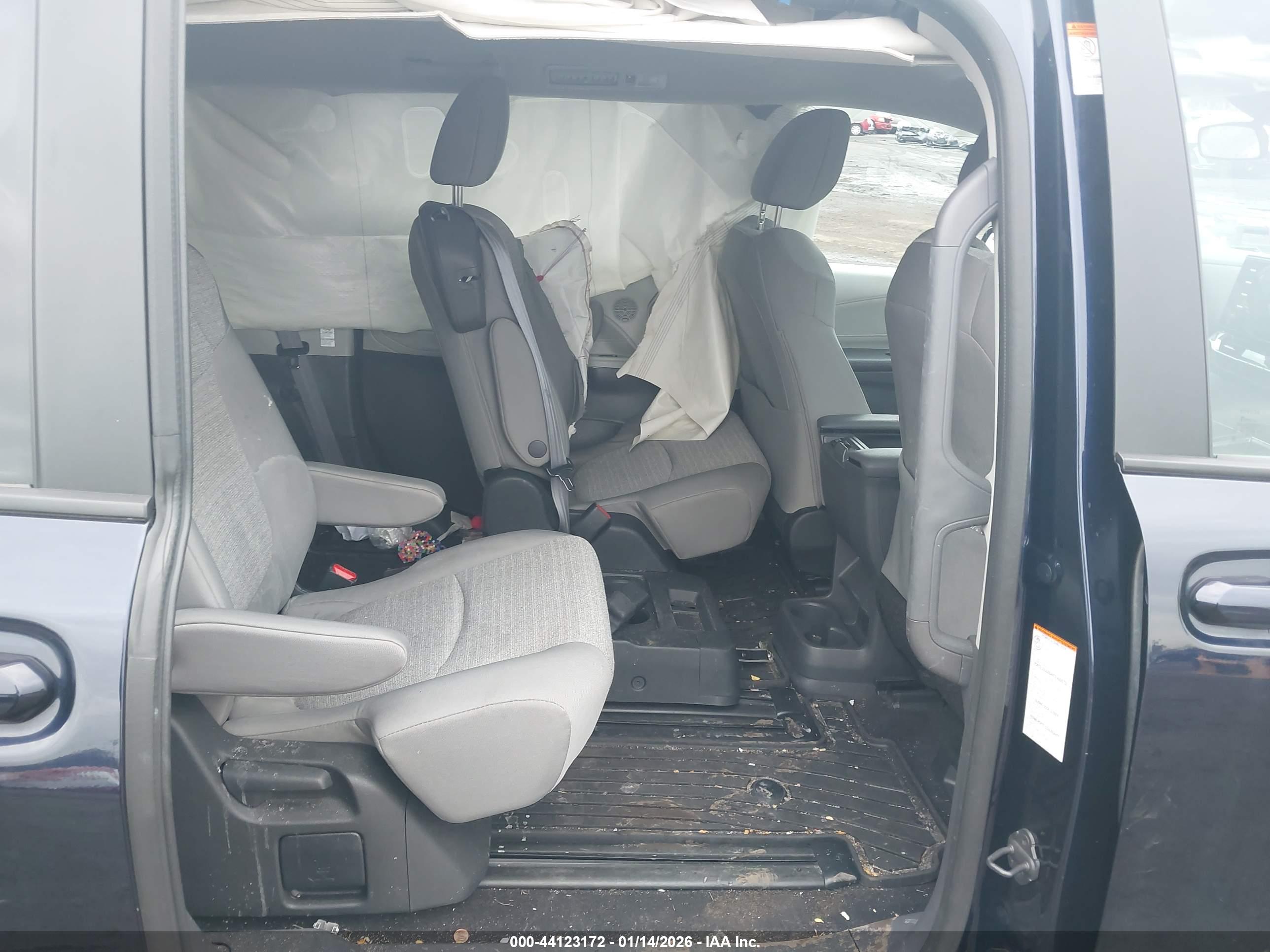 TOYOTA SIENNA image 8