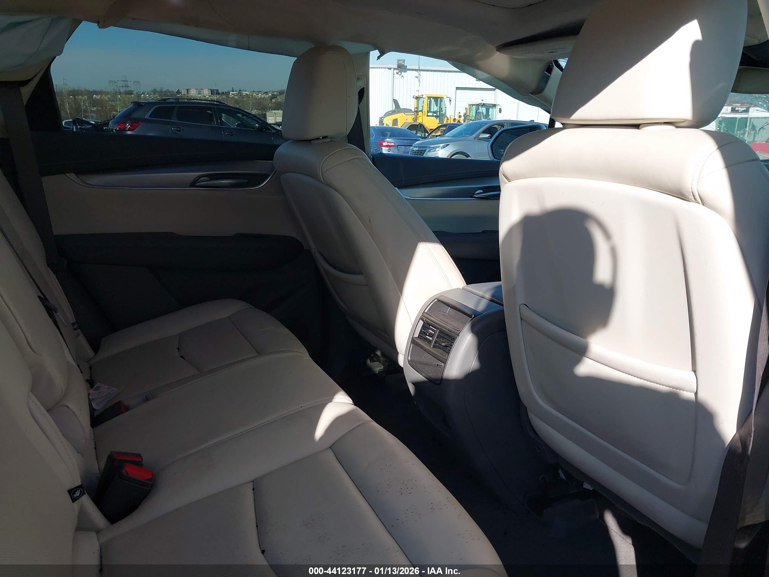 CADILLAC XT5 image 8