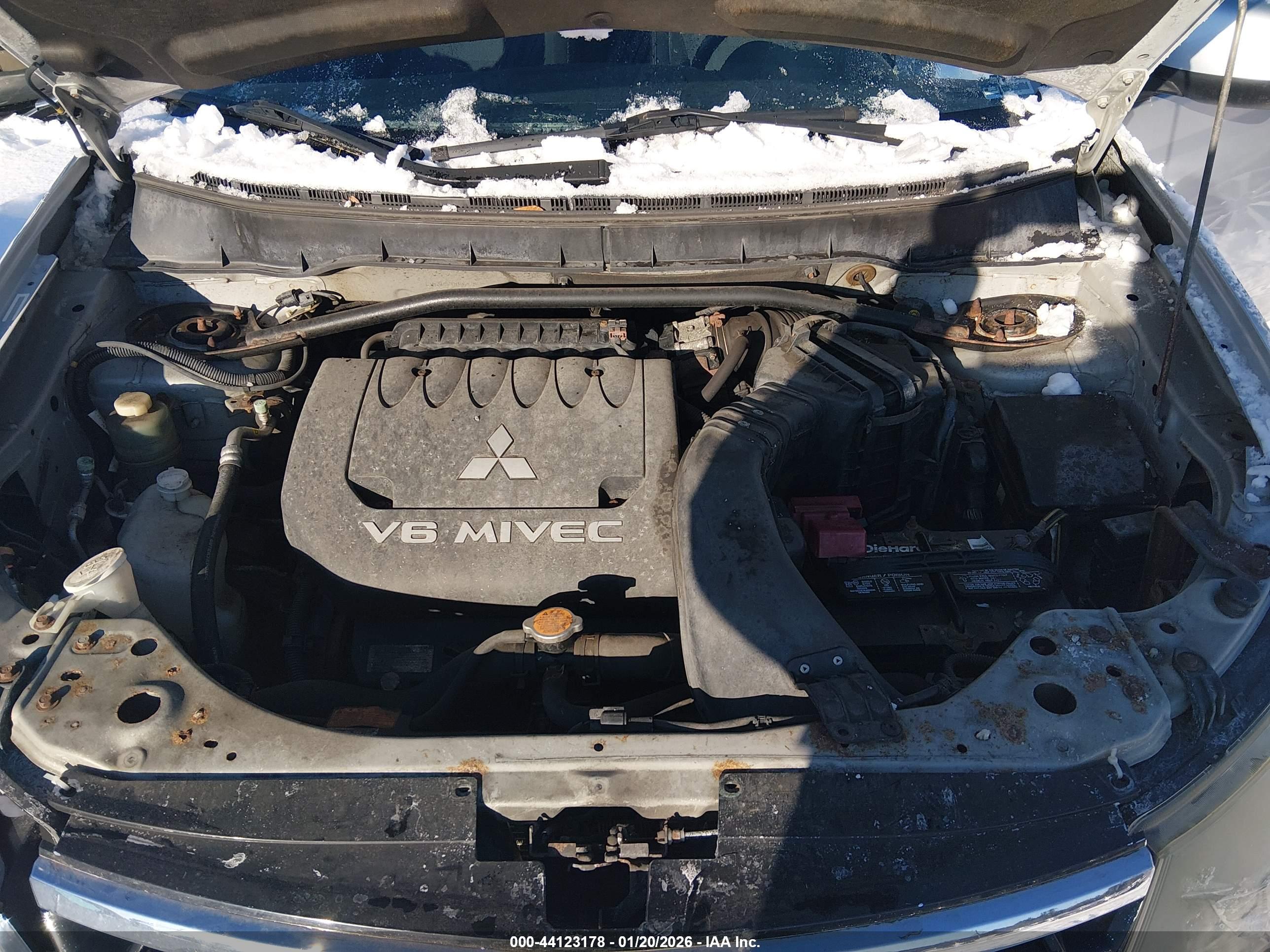 MITSUBISHI OUTLANDER image 10
