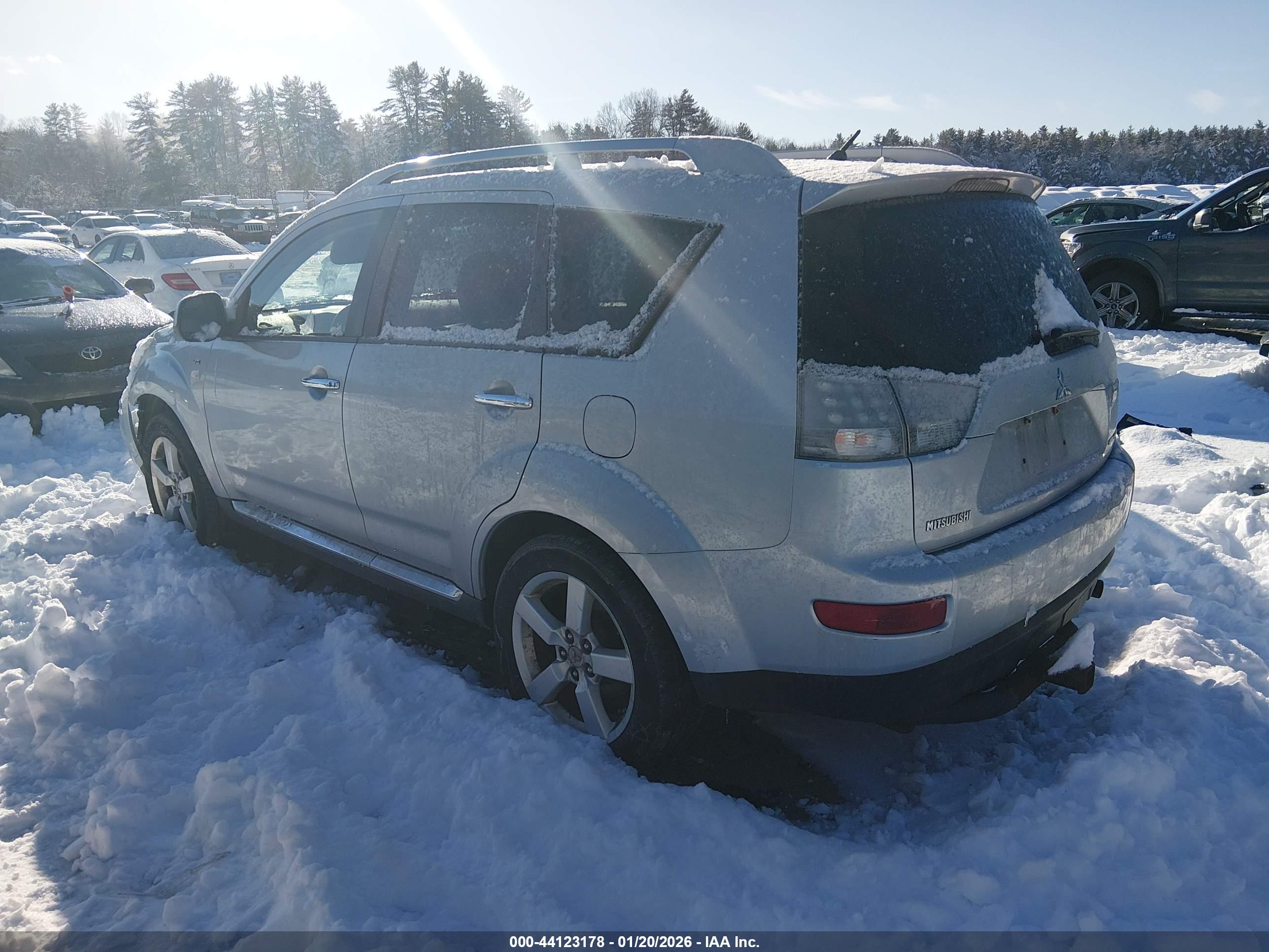 MITSUBISHI OUTLANDER image 3