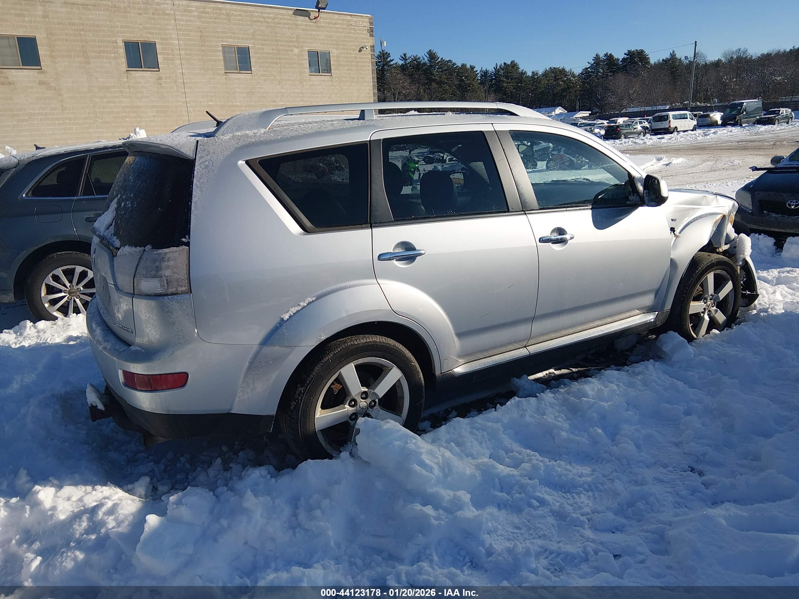 MITSUBISHI OUTLANDER image 4