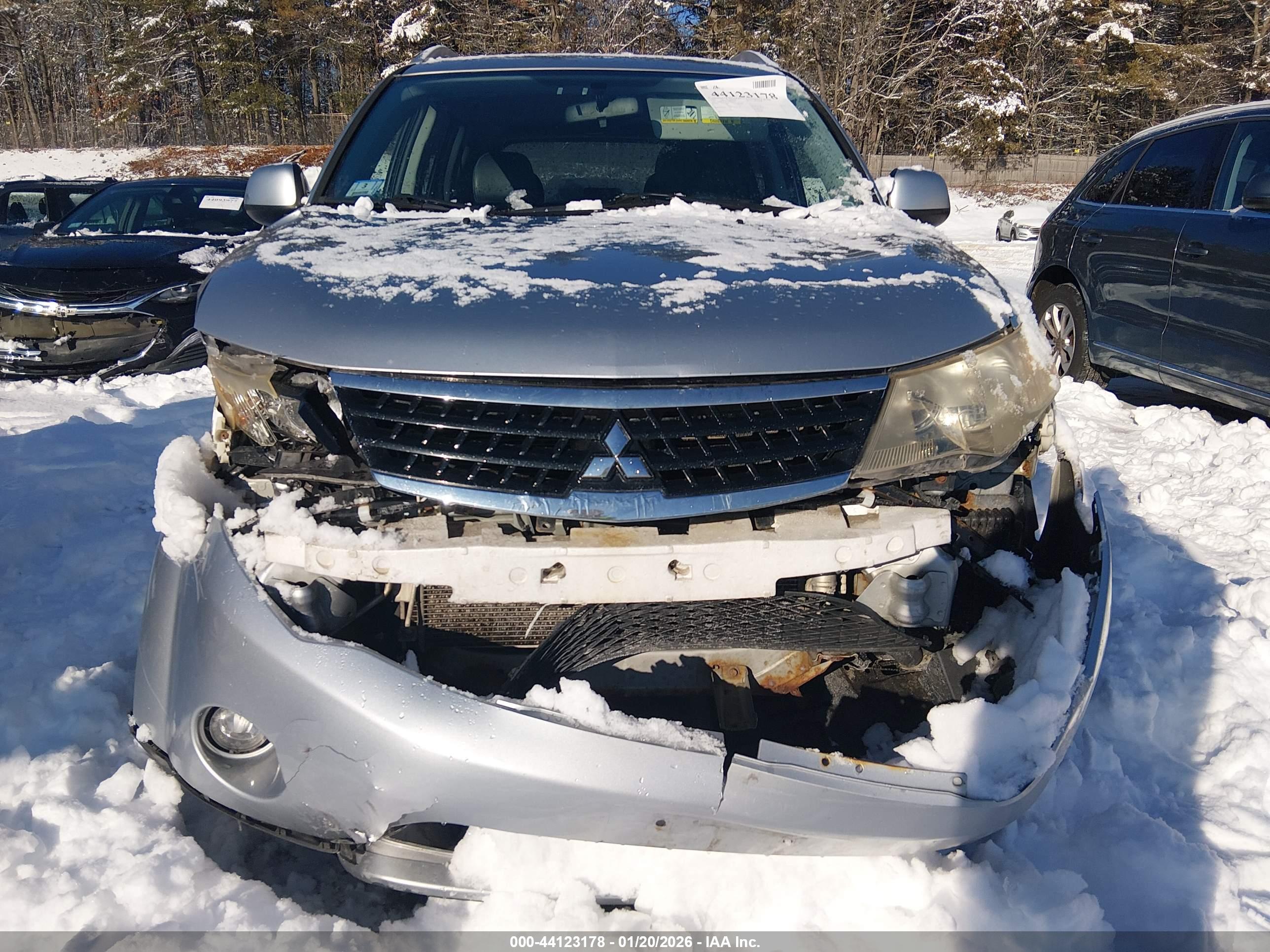 MITSUBISHI OUTLANDER image 6