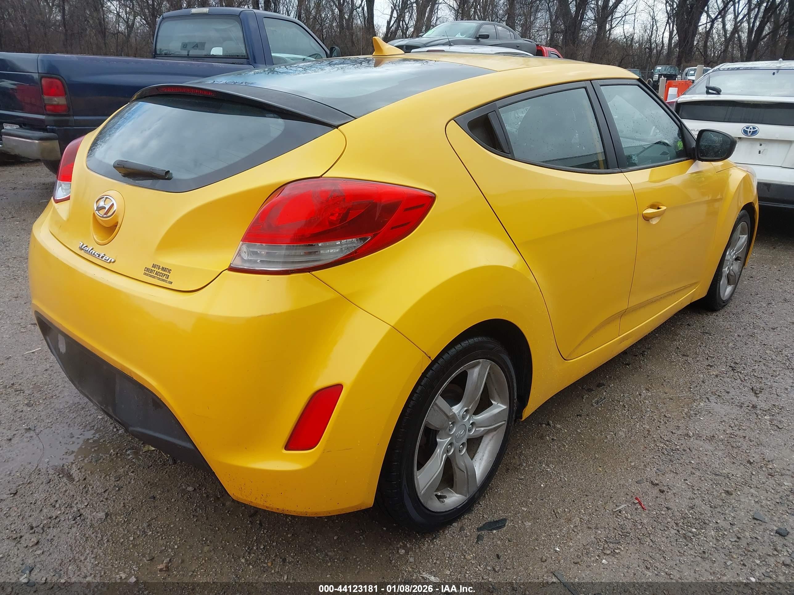 HYUNDAI VELOSTER image 4