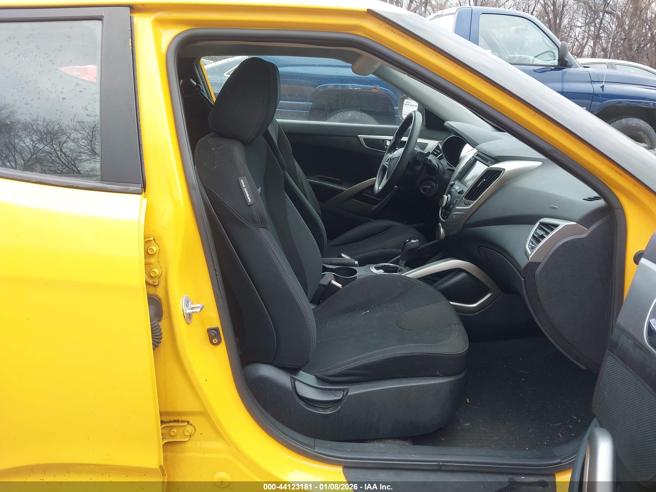 HYUNDAI VELOSTER image 5
