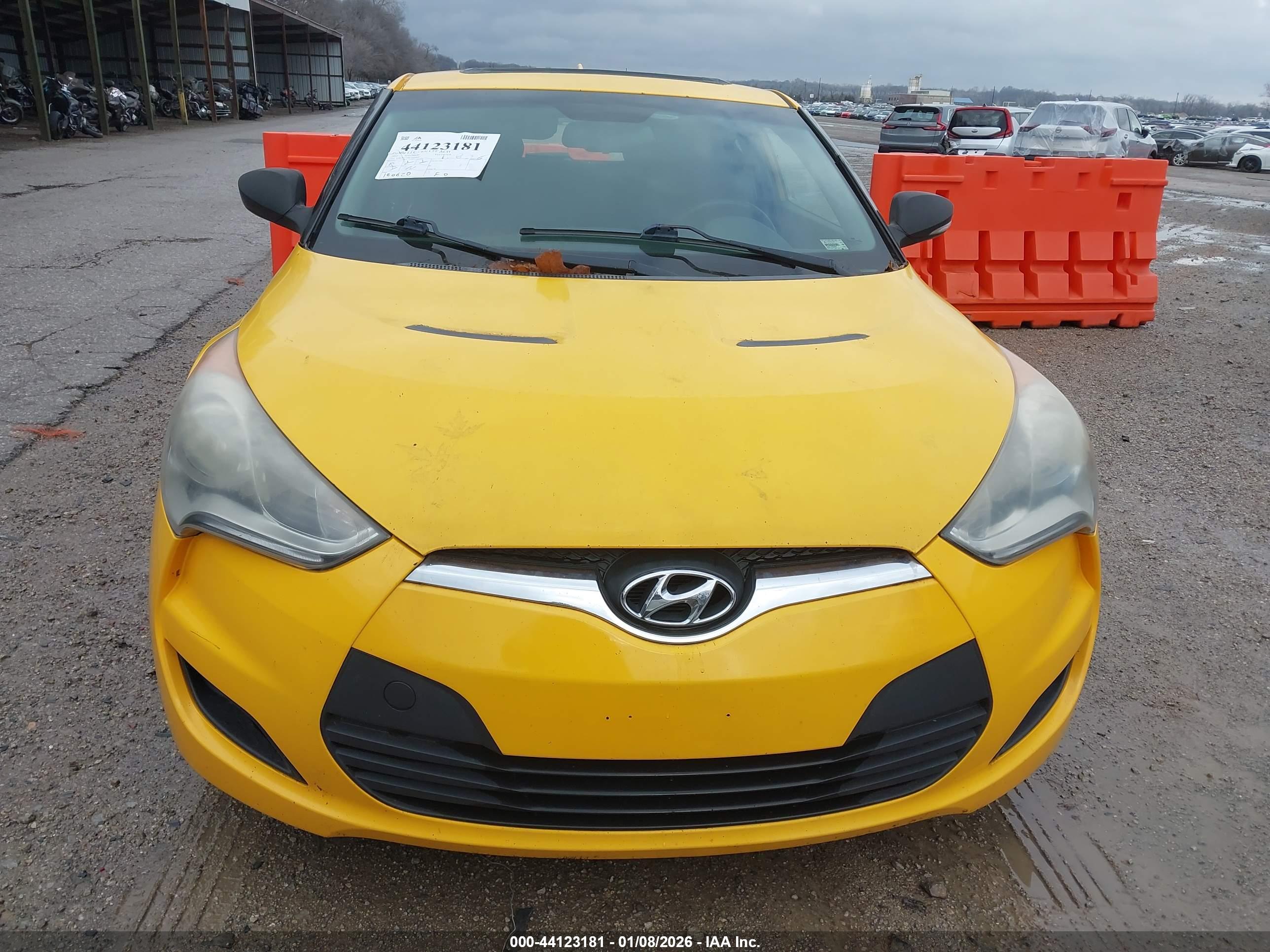 HYUNDAI VELOSTER image 6