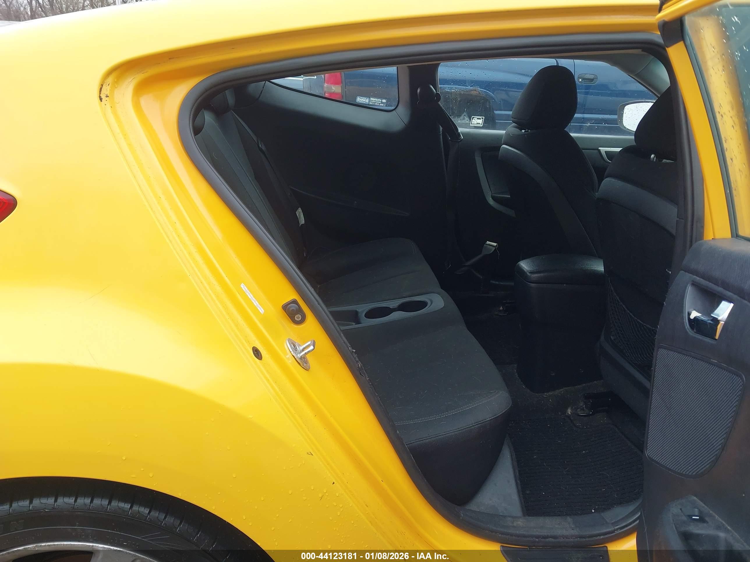 HYUNDAI VELOSTER image 8