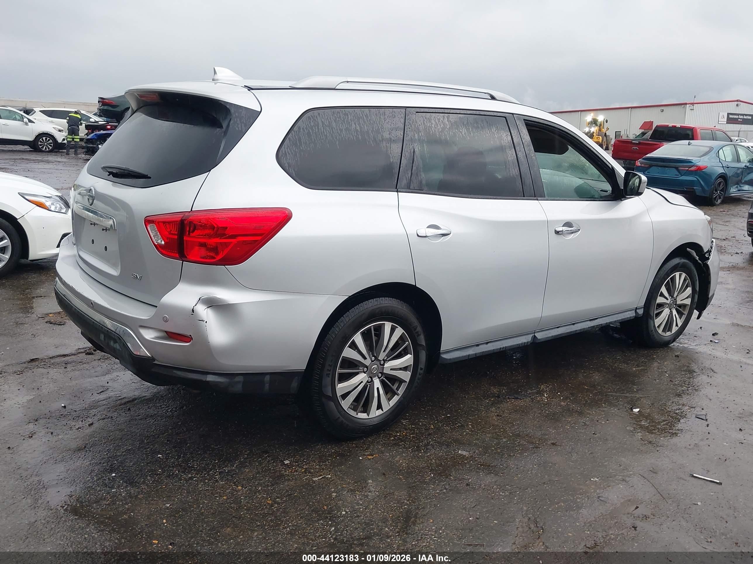 NISSAN PATHFINDER image 4