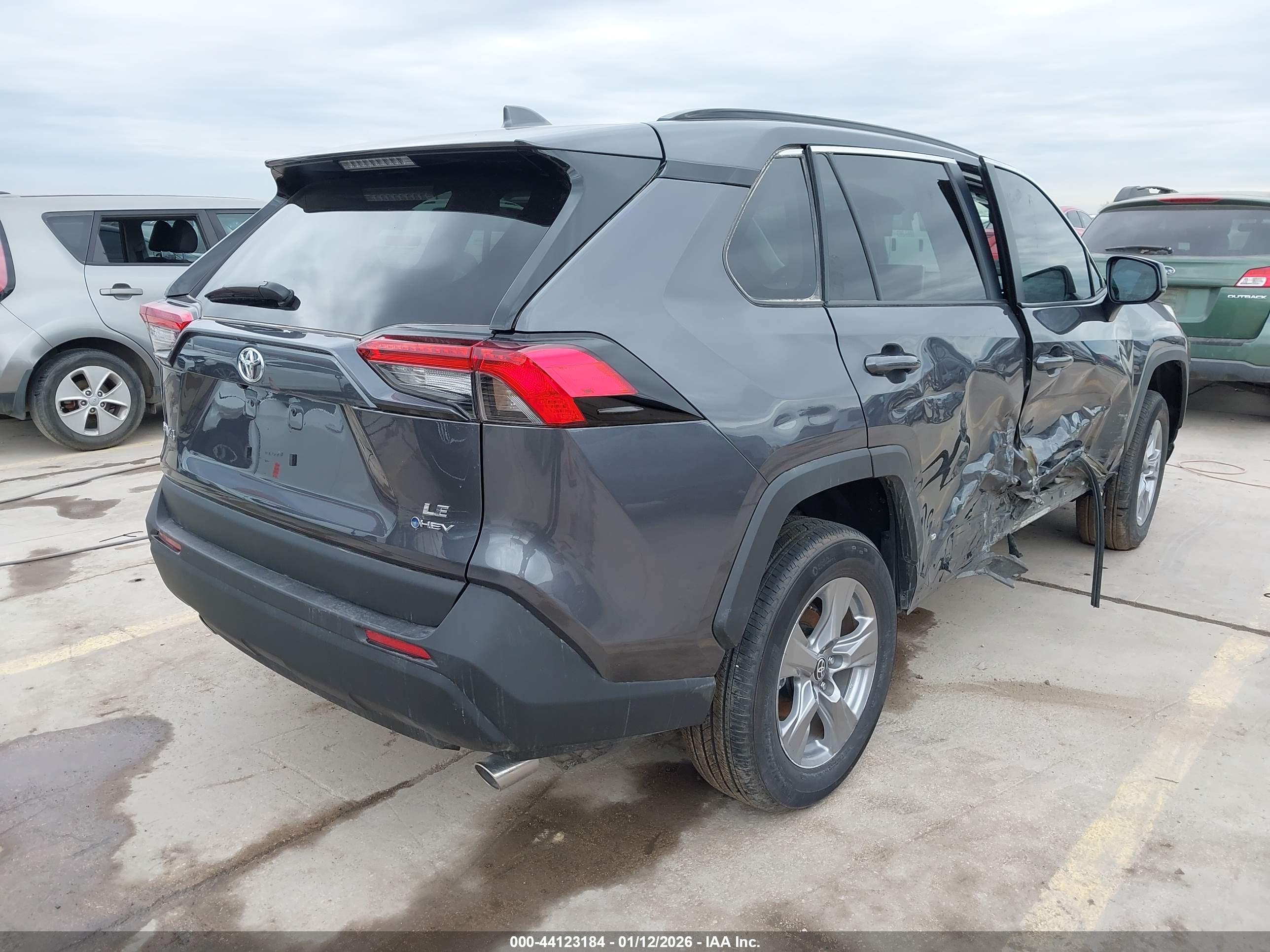 TOYOTA RAV4 image 4